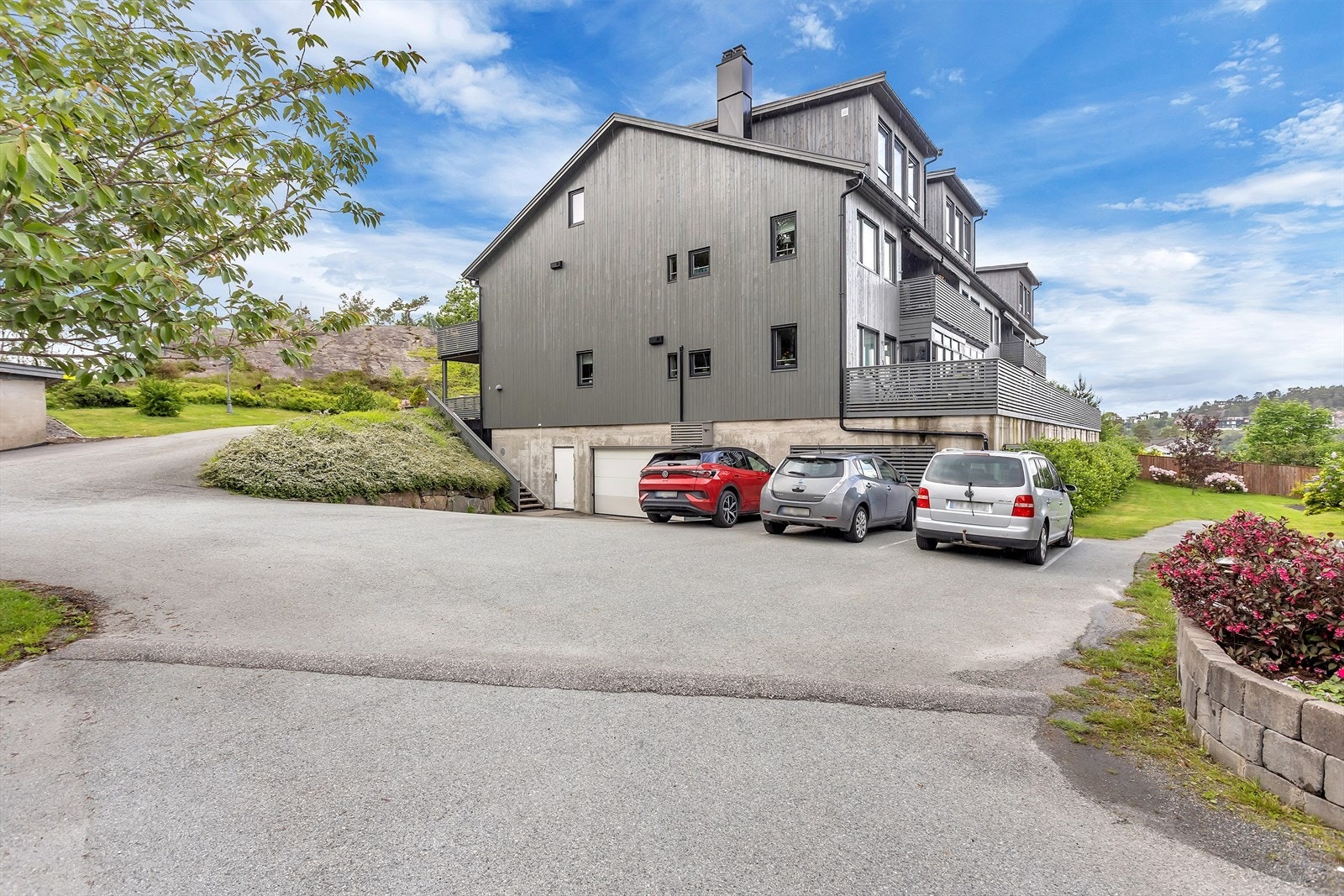 Sameiet har velholdte fellesarealer og parkering. Galleribilde