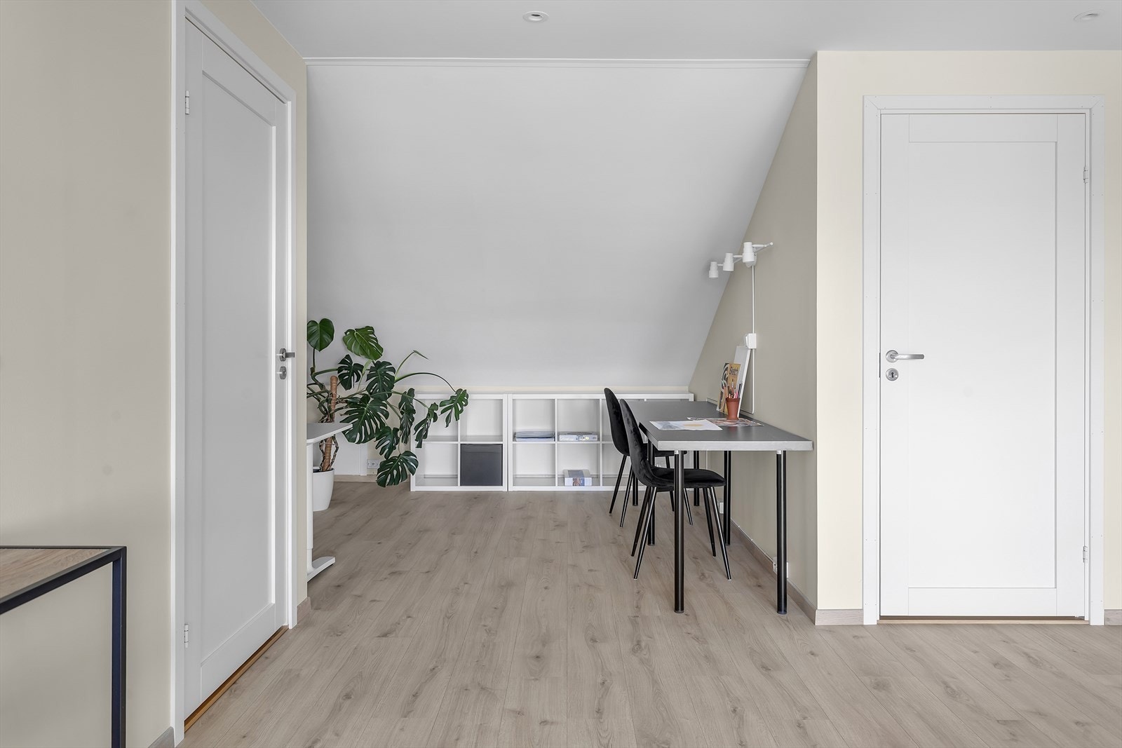 Loftet har også tilgang til en bod for ytterligere oppbevaring. Galleribilde