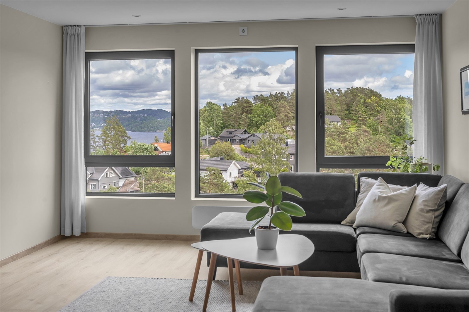 Utsikten fra loftsvinduene er upåklagelig. Galleribilde