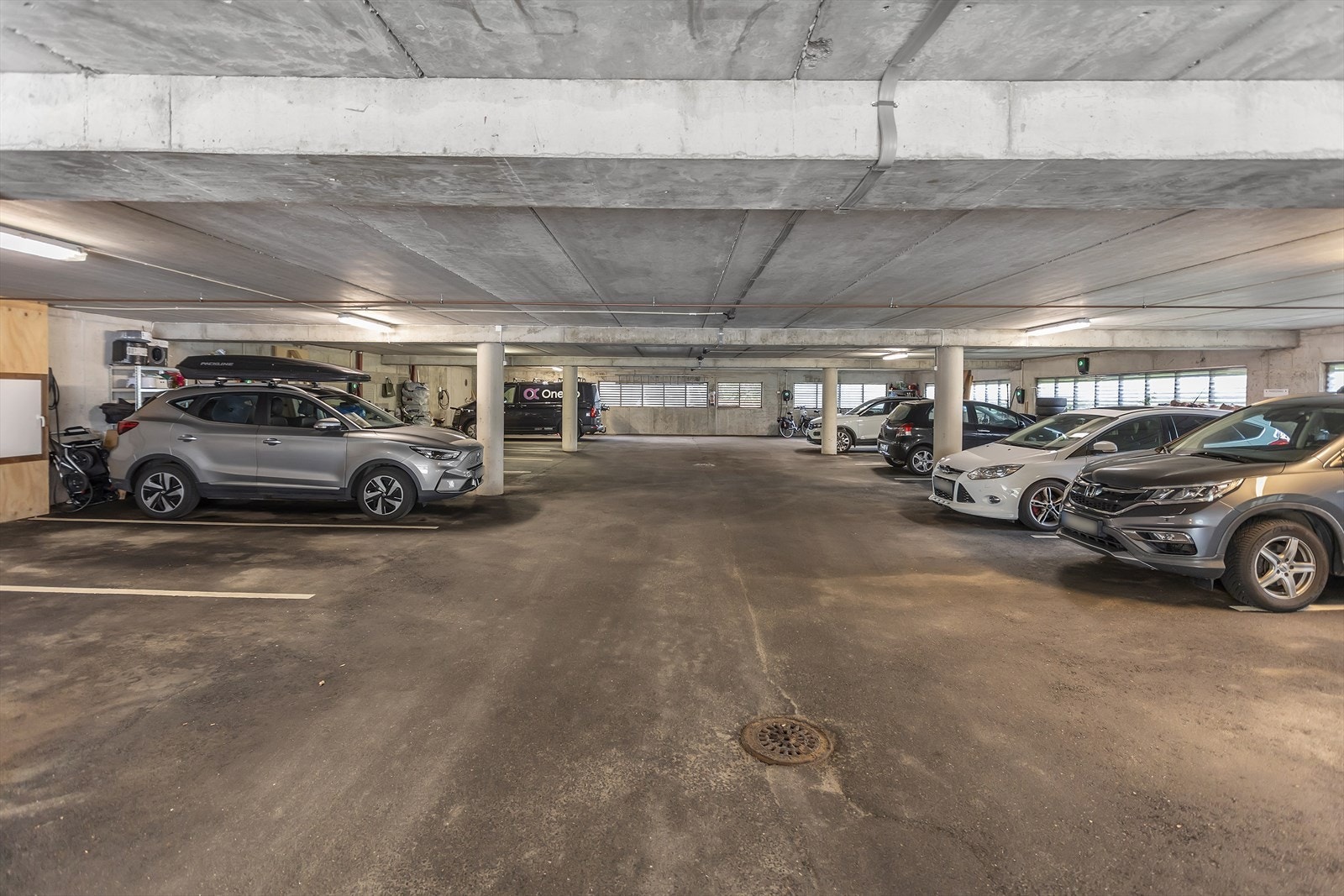 Det medfølger 2 parkeringsplasser i felles garasjeanlegg. Galleribilde