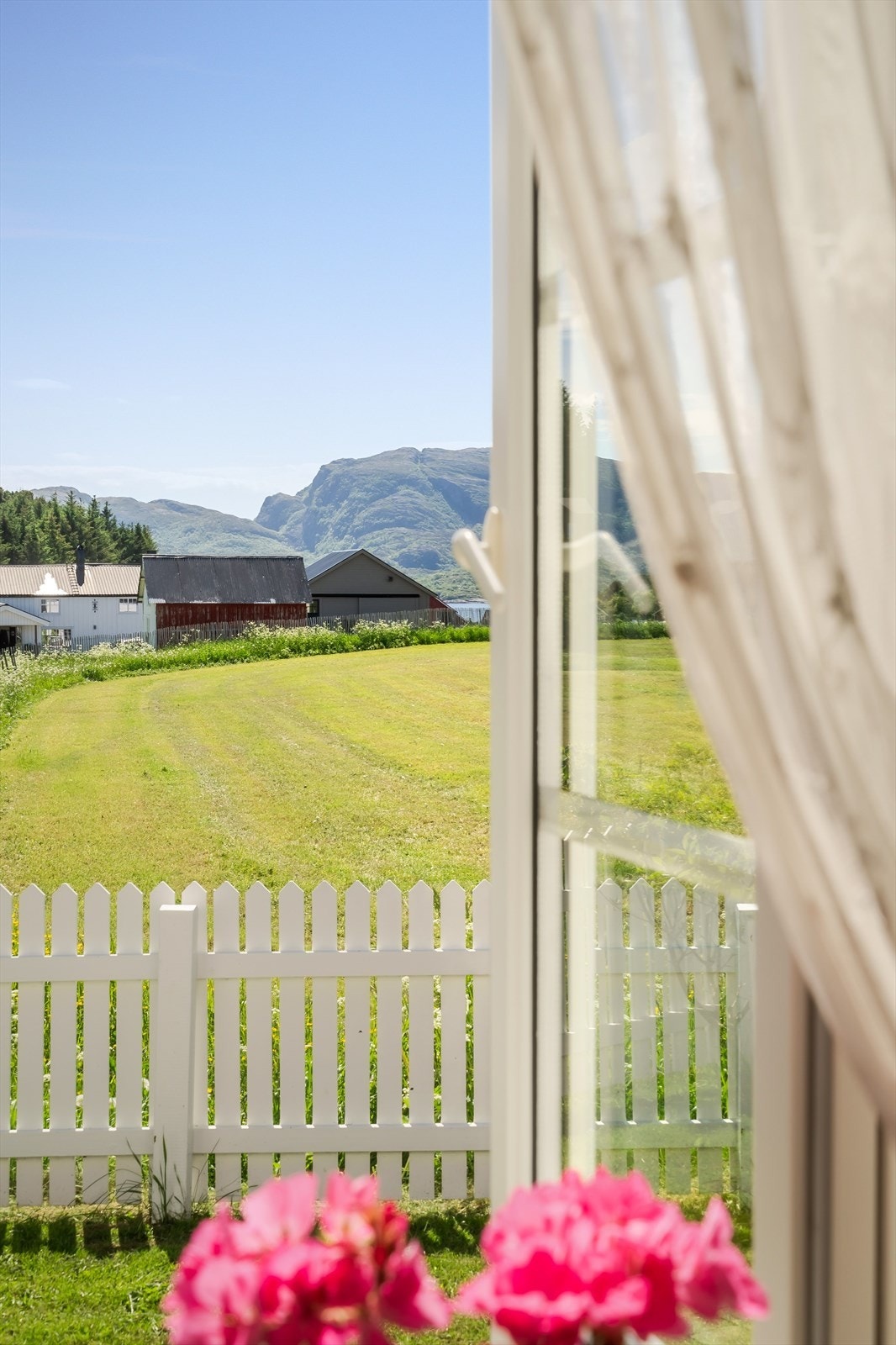 Inne som ute kan du nyte hyggelig utsikt i alle retninger. Galleribilde