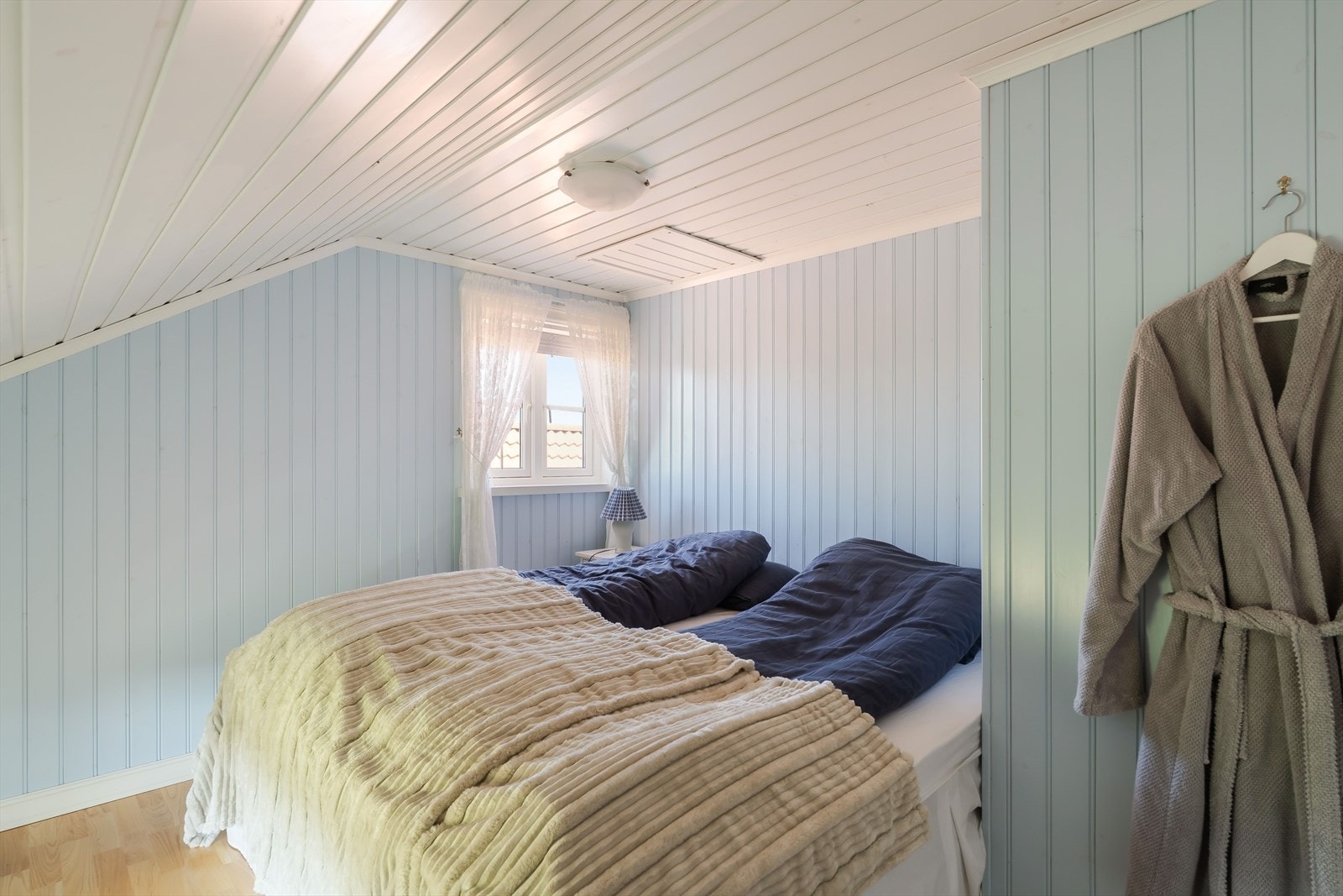 Loftet består av to soverom på 7 m² og 11 m², som egner seg godt som barne- eller gjesterom. Galleribilde