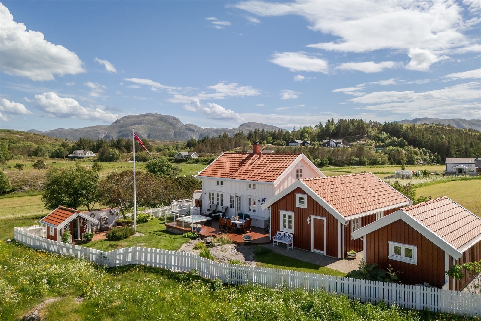 Området byr på flotte tur- og sykkelmuligheter, med et nettverk av grusveier som innbyr til naturopplevelser i vakre omgivelser. Galleribilde