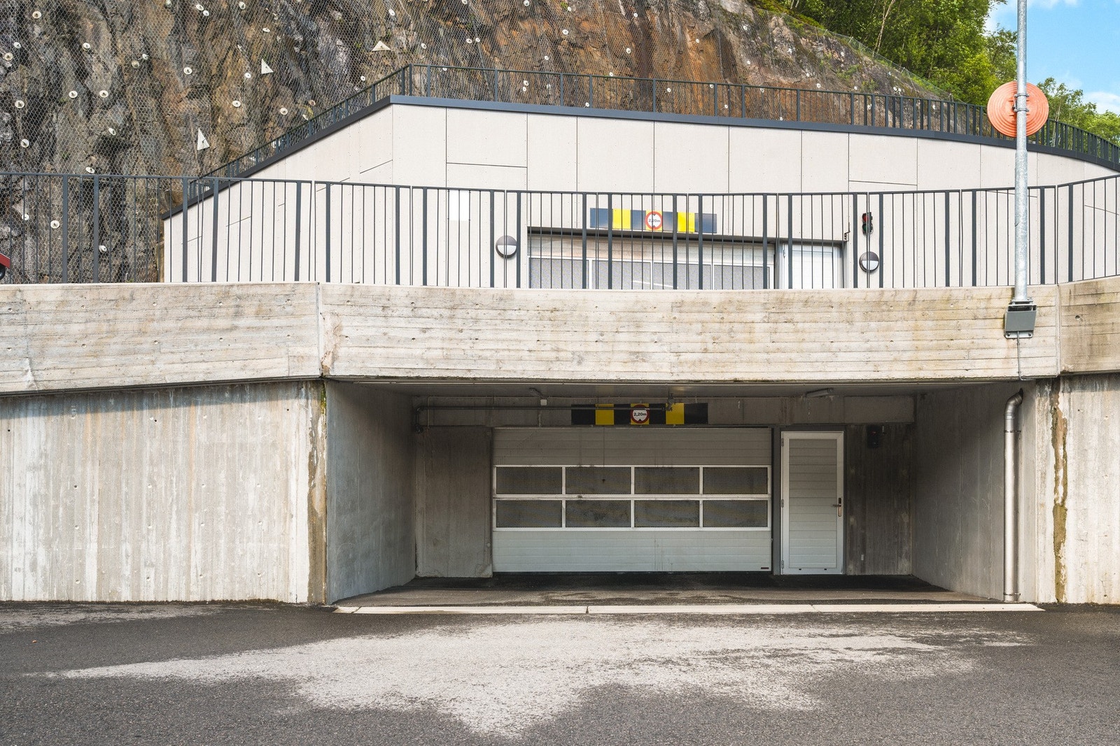 Sameiet har et felles garasje Galleribilde