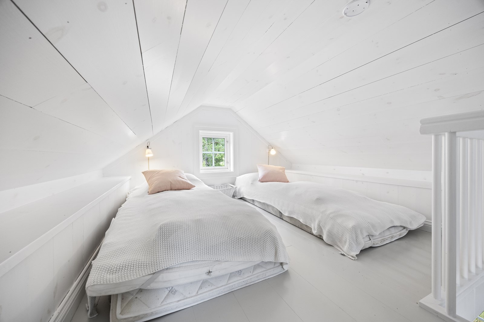 Sovehems i anneksrommet med plass til 4. Galleribilde