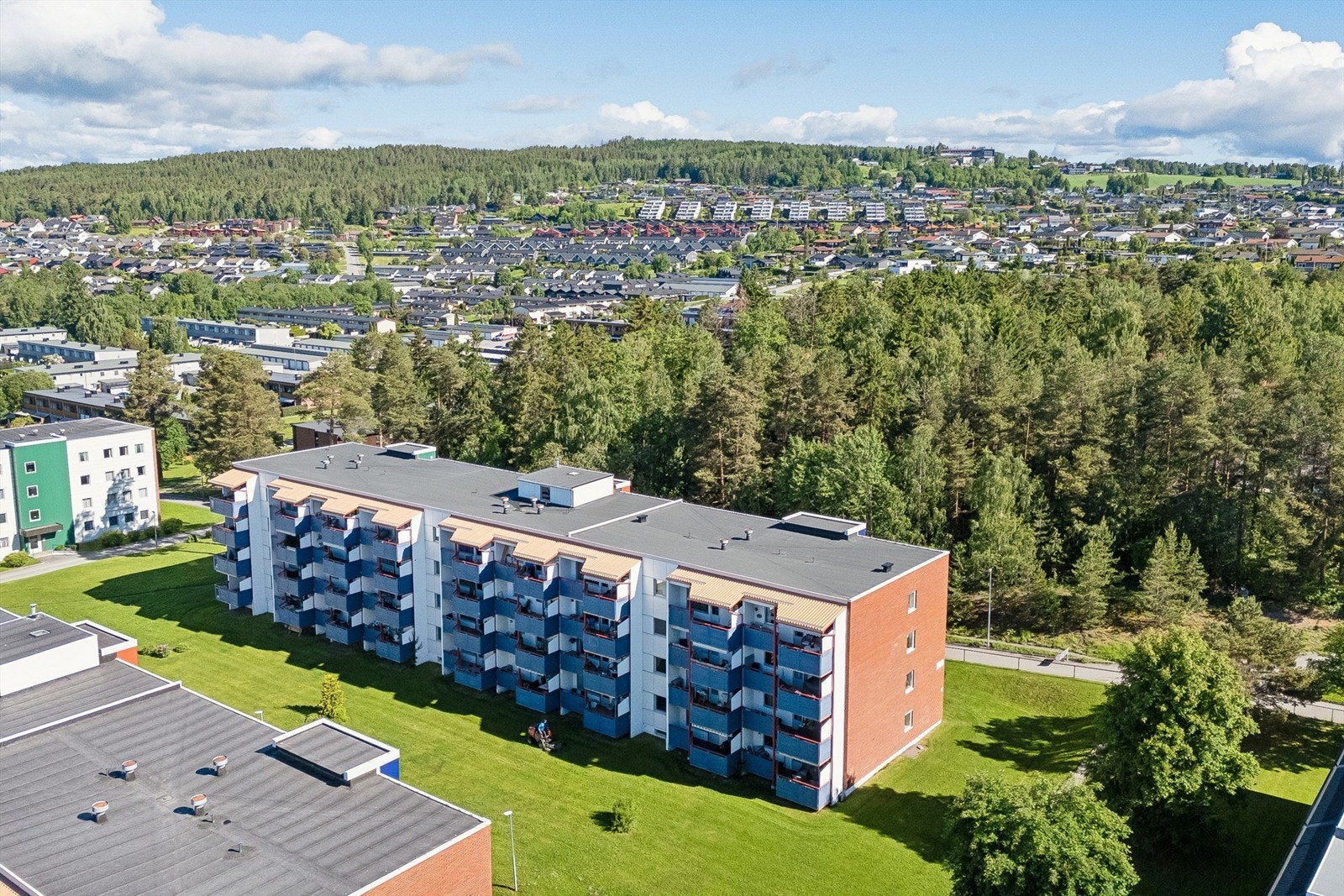 Populær beliggenhet på Hamar vest i et boligområde som er skjermet og stille uten gjennomgangstrafikk. Galleribilde