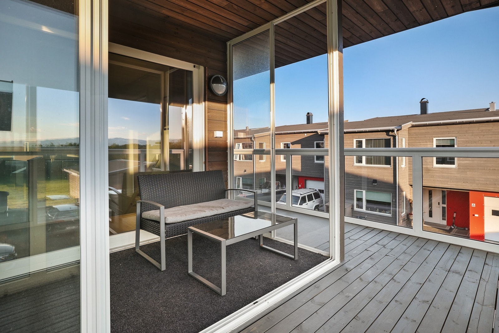 Uteplassen har god plass til en hyggelig sittegruppe. Galleribilde