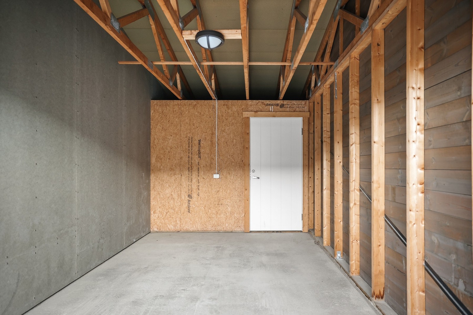 Det er også en utvendig bod i tilknytning til carport for ekstra lagringsplass. Galleribilde
