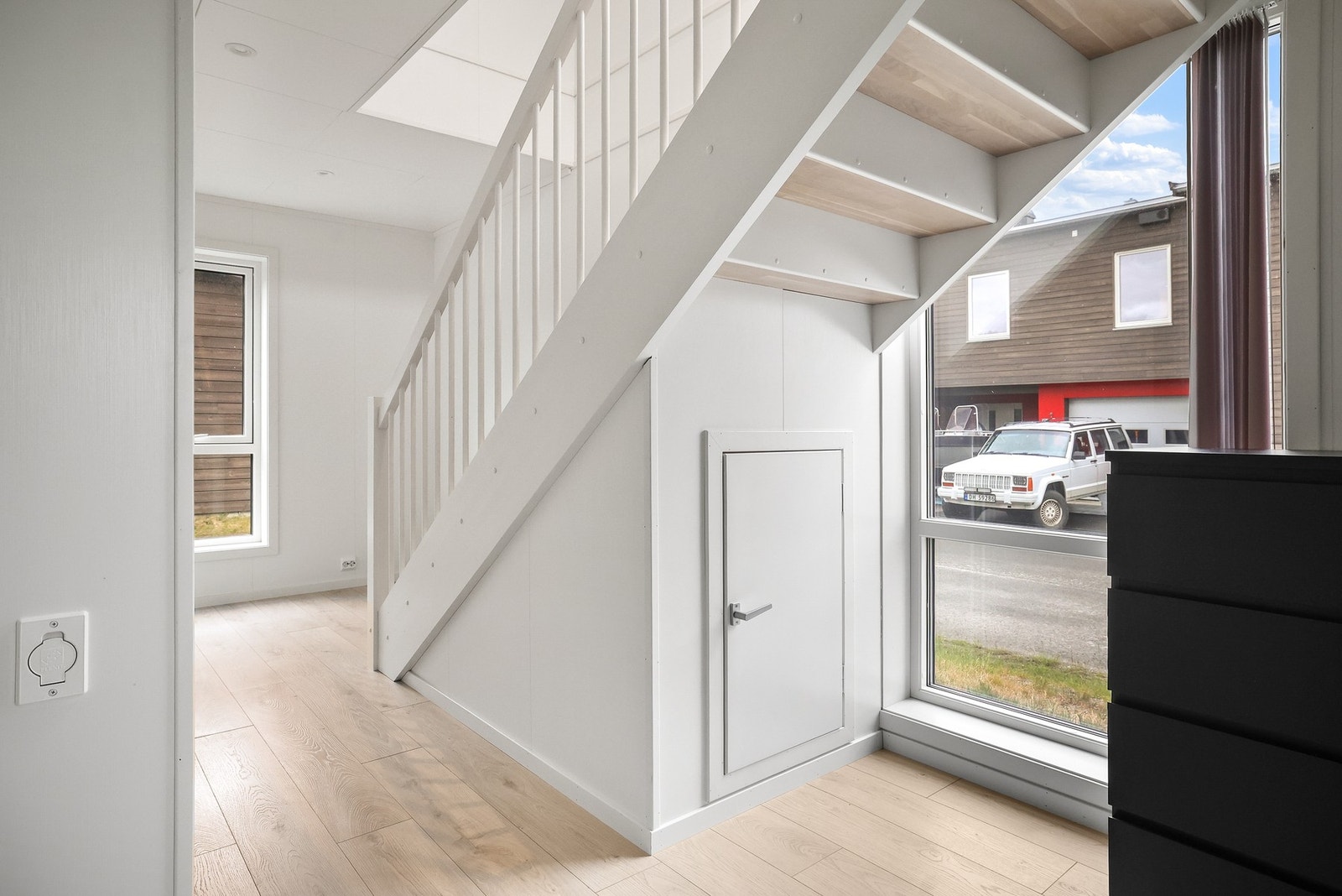 Trapperommet har smart lagringsplass under trappen. Galleribilde