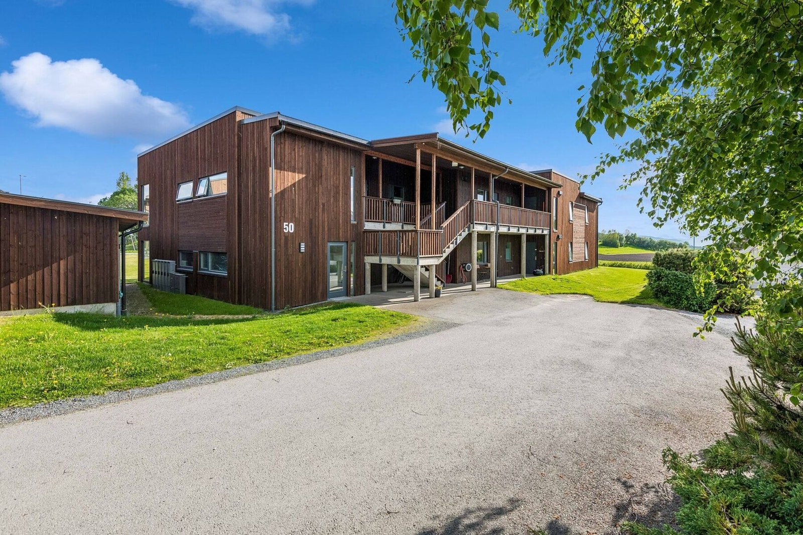 Rikelig med bodplass i både innvendig og utvendig bod Galleribilde