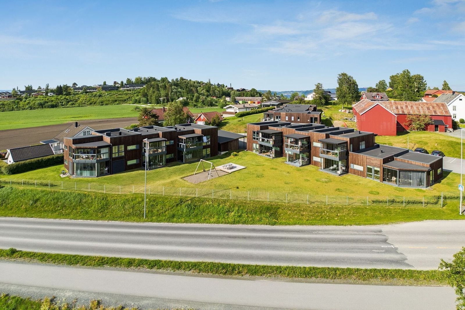 Bunnpris dagligvare ca. 200 m fra boligen, noe som gjør den daglige handleturen enda enklere. Galleribilde