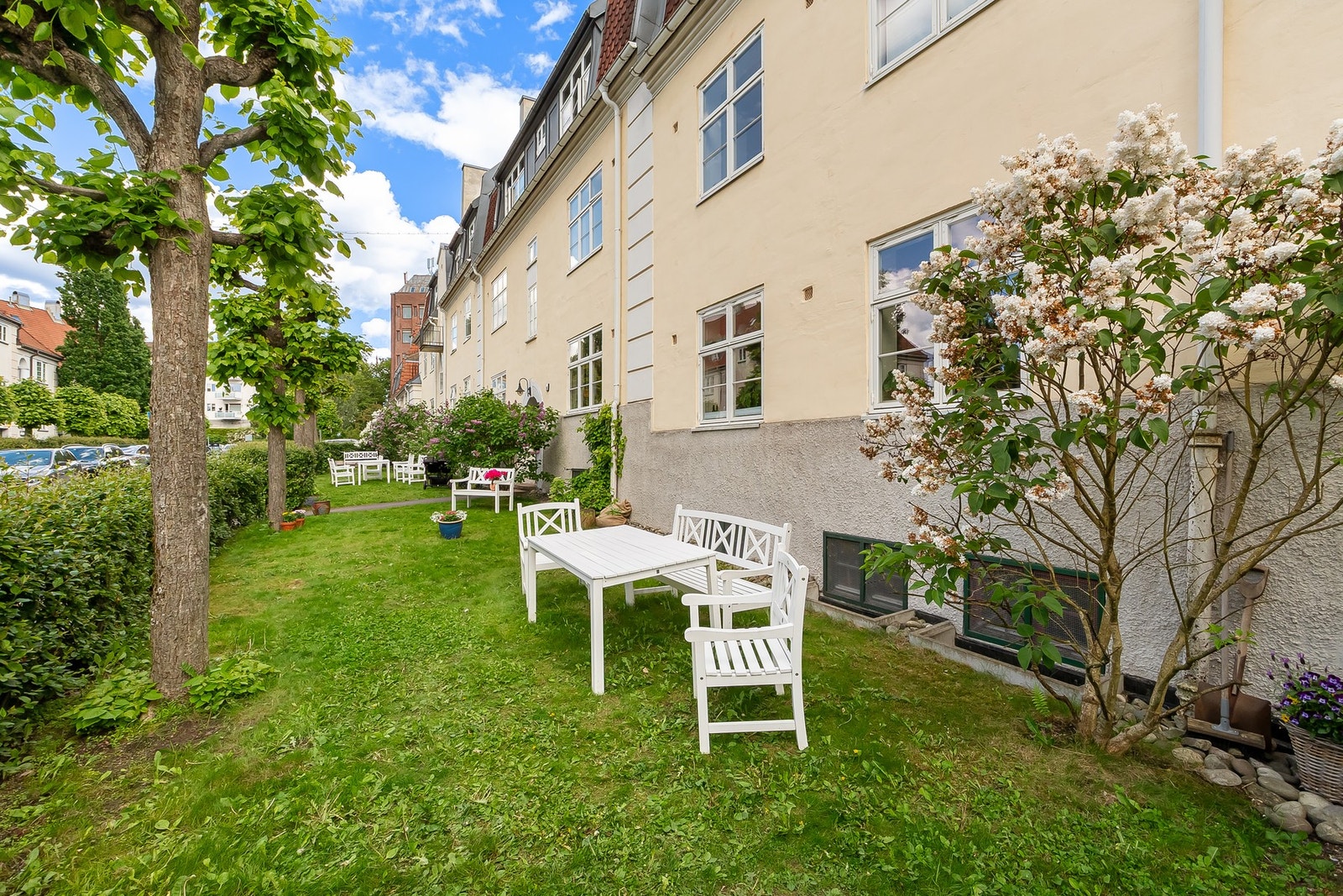 Selgers egne ord: Her i Lindern Hageby har vi fått oppleve det mange drømmer om: et trygt, grønt og sosialt nærmiljø - midt i hjertet av Oslo. Galleribilde