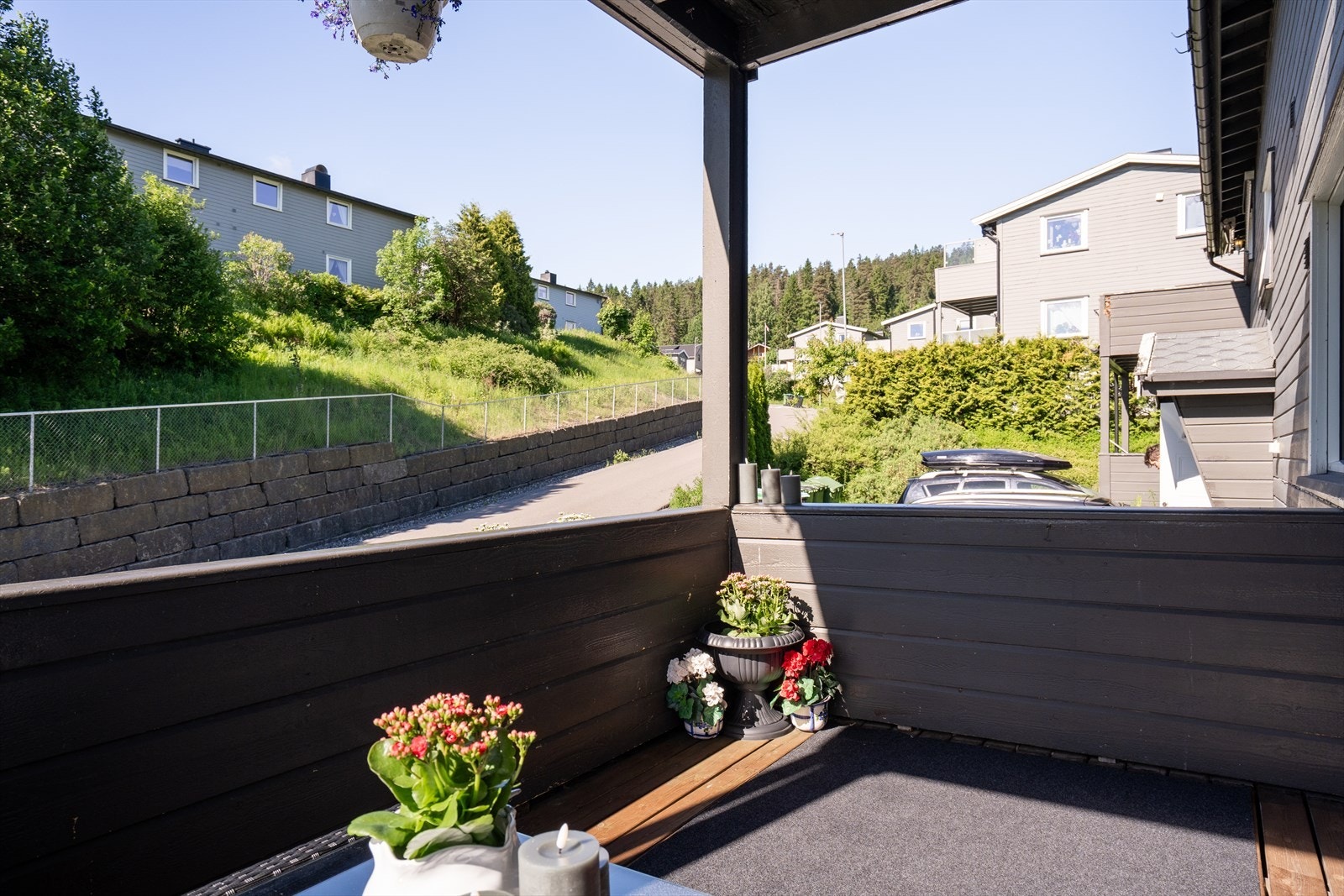 Det er tillatt med gass/elektrisk grill. Galleribilde