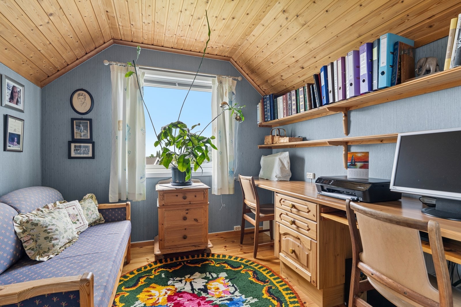 Med tre soverom i boligen egner ett eller to seg ypperlig for gjesteværelse, barnerom eller hjemmekontor. Galleribilde