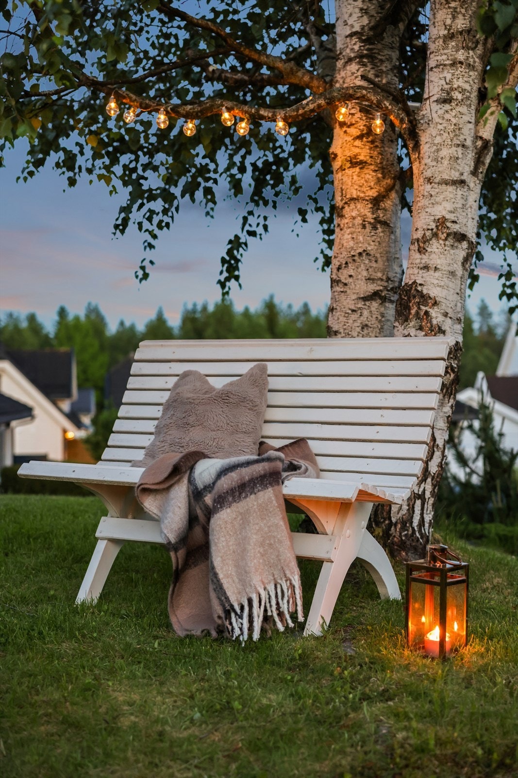 Stemningsfull uteplass i hagen med skjermet plassering og lite innsyn. Galleribilde