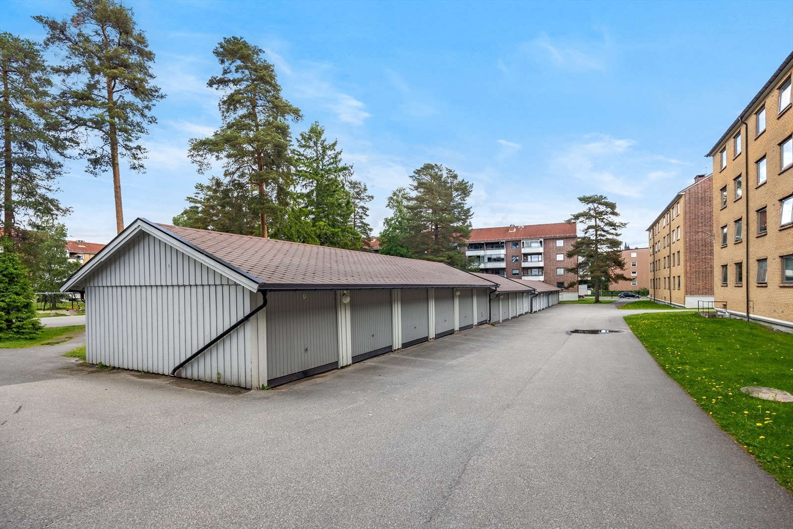 Borettslaget tilbyr fellesvaskerier, og til leiligheten hører to boder for rikelig med lagringsplass. Galleribilde