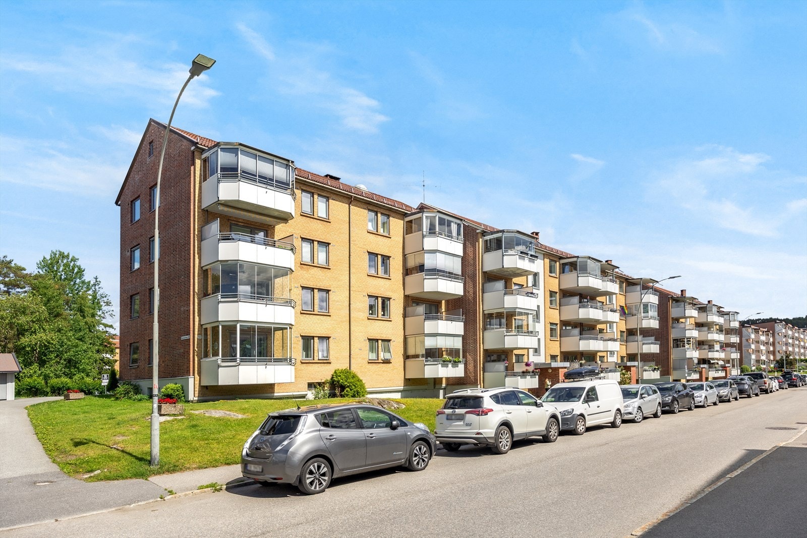 Leiligheten ligger i Skøyenåsen borettslag, et veletablert og populært borettslag på Oppsal. Galleribilde