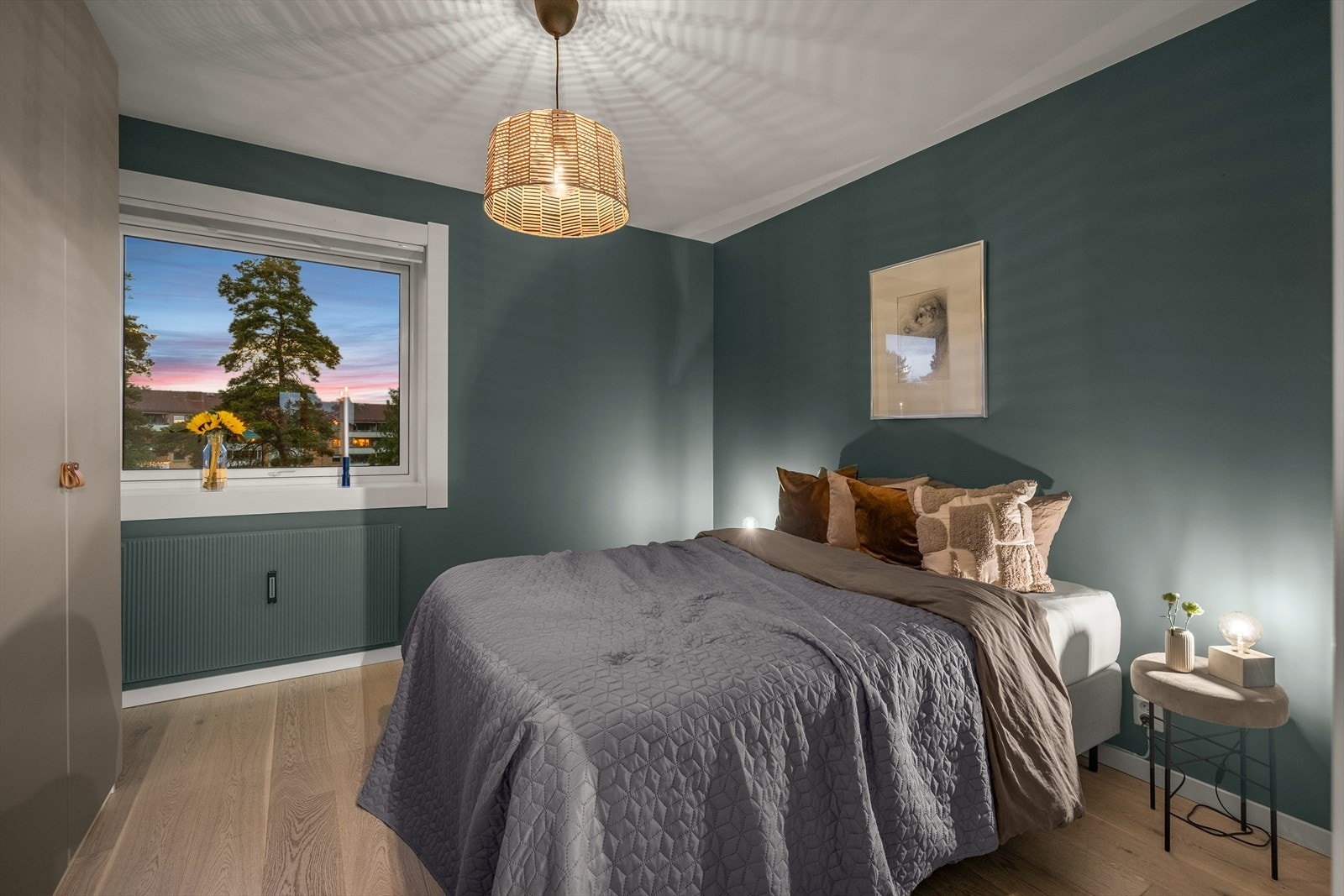 Oppvarming via radiatorer tilknyttet fellesanlegg. Galleribilde
