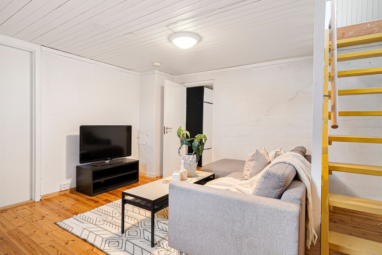 Kjellerstuen har nedgang fra spisestuen. Galleribilde
