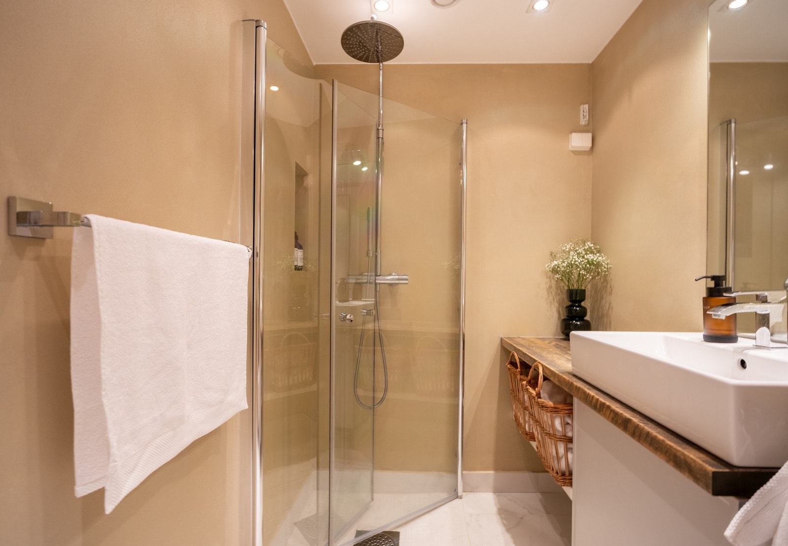 Badet er fra 2012, og ble modernisert med bl.a. nye fliser og innredning i 2018 Galleribilde