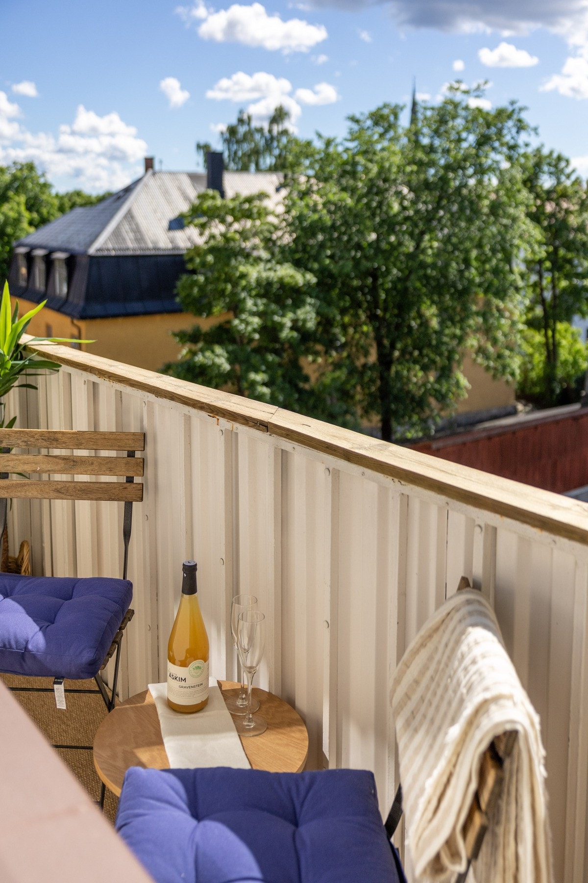 Sydvestvendt balkong med mye sol Galleribilde