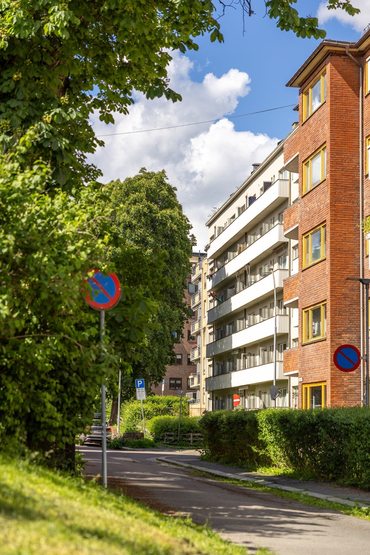 Beliggenheten er sentral og tilbaketrukket i frodige omgivelser Galleribilde