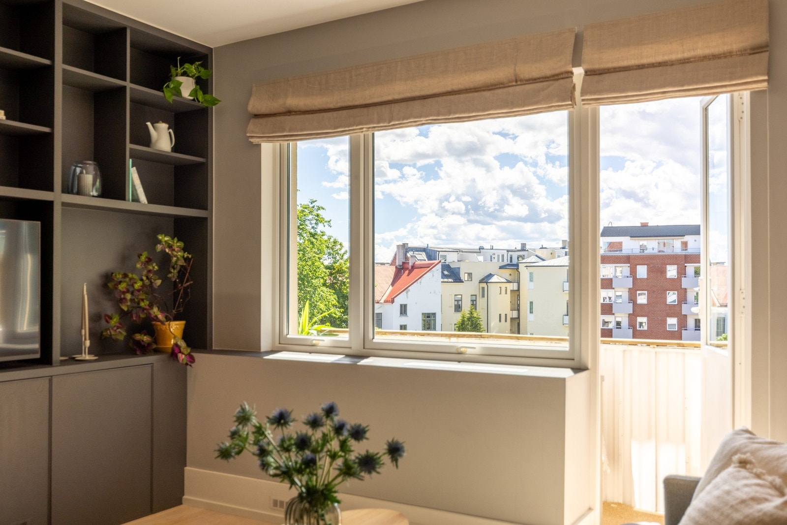 Store vindusflater og ingen innsyn Galleribilde