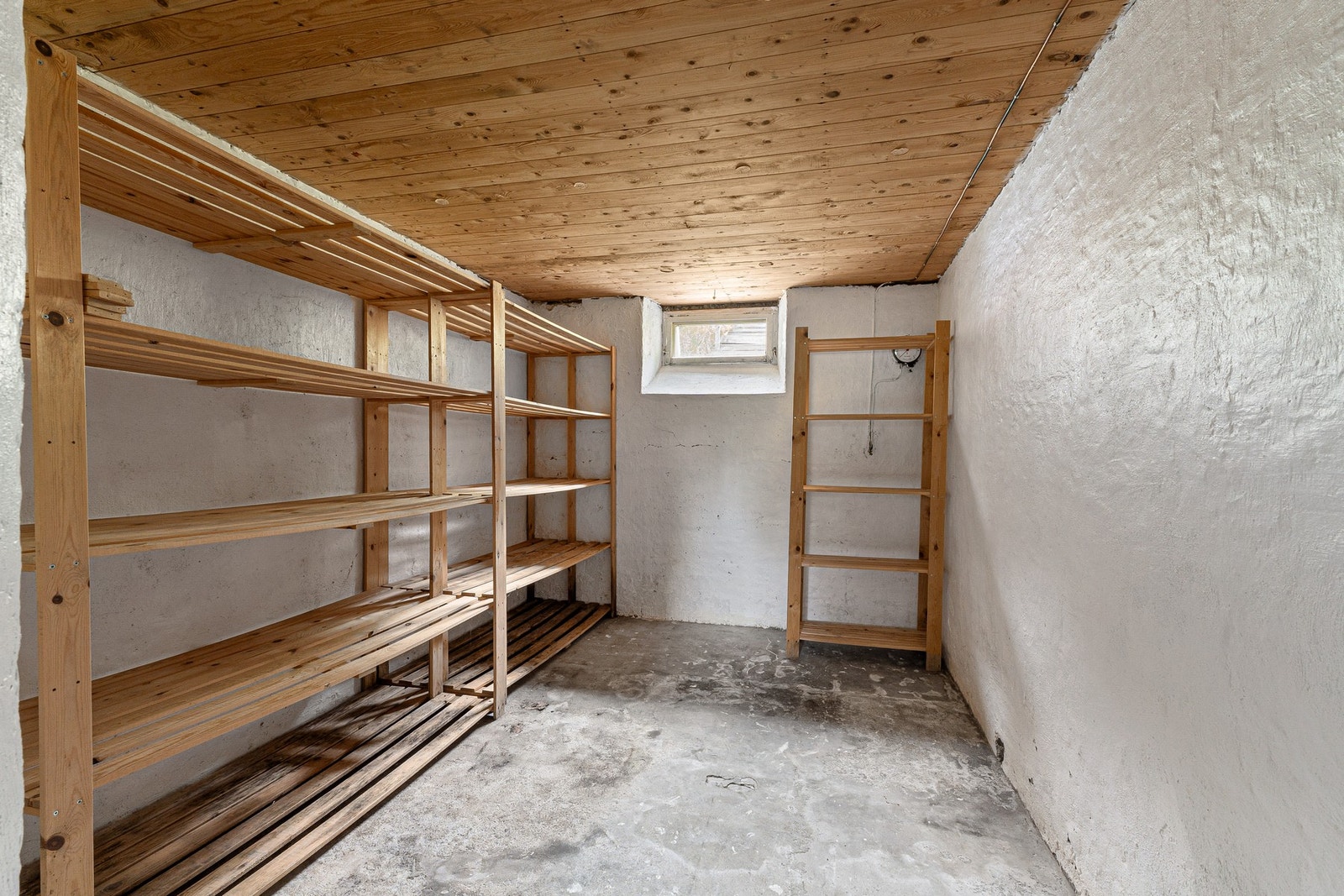 Kjeller med gode oppbevaringsmuligheter. Galleribilde