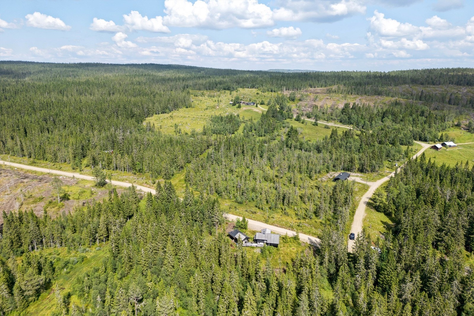 Dronefoto med Lageråkvisla i bakgrunn Galleribilde