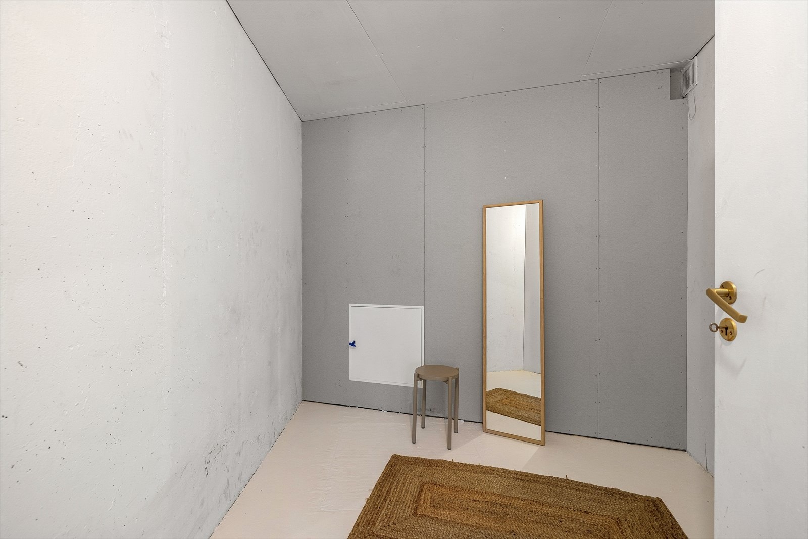 Nyrenovert innvendig bod for lagring. Se salgsoppgave for tidligere skadetakst. Galleribilde