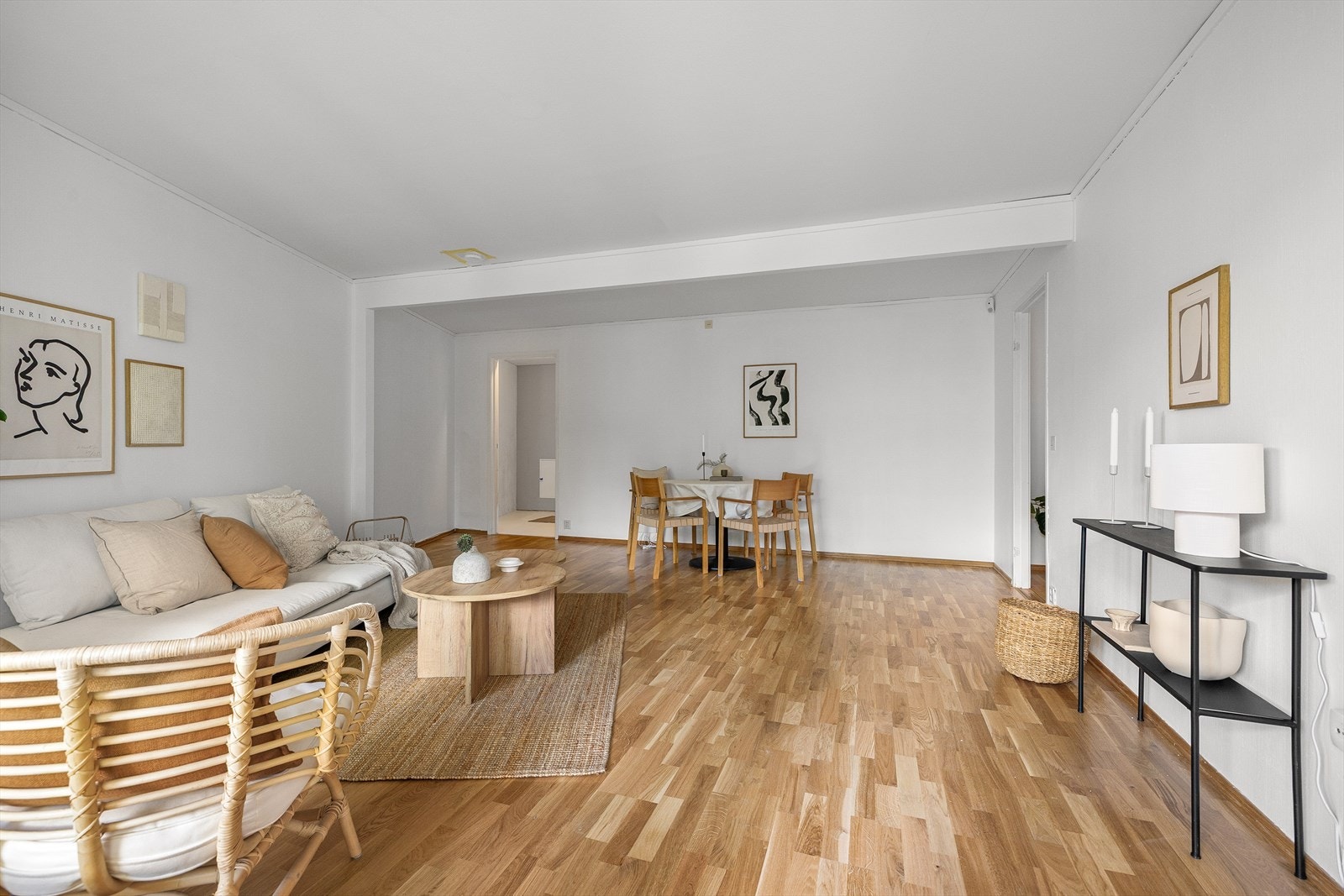 I innvendig bod har det vært skadesak på fjernvarme men er nå nylig renovert - Les salgsoppgave Galleribilde