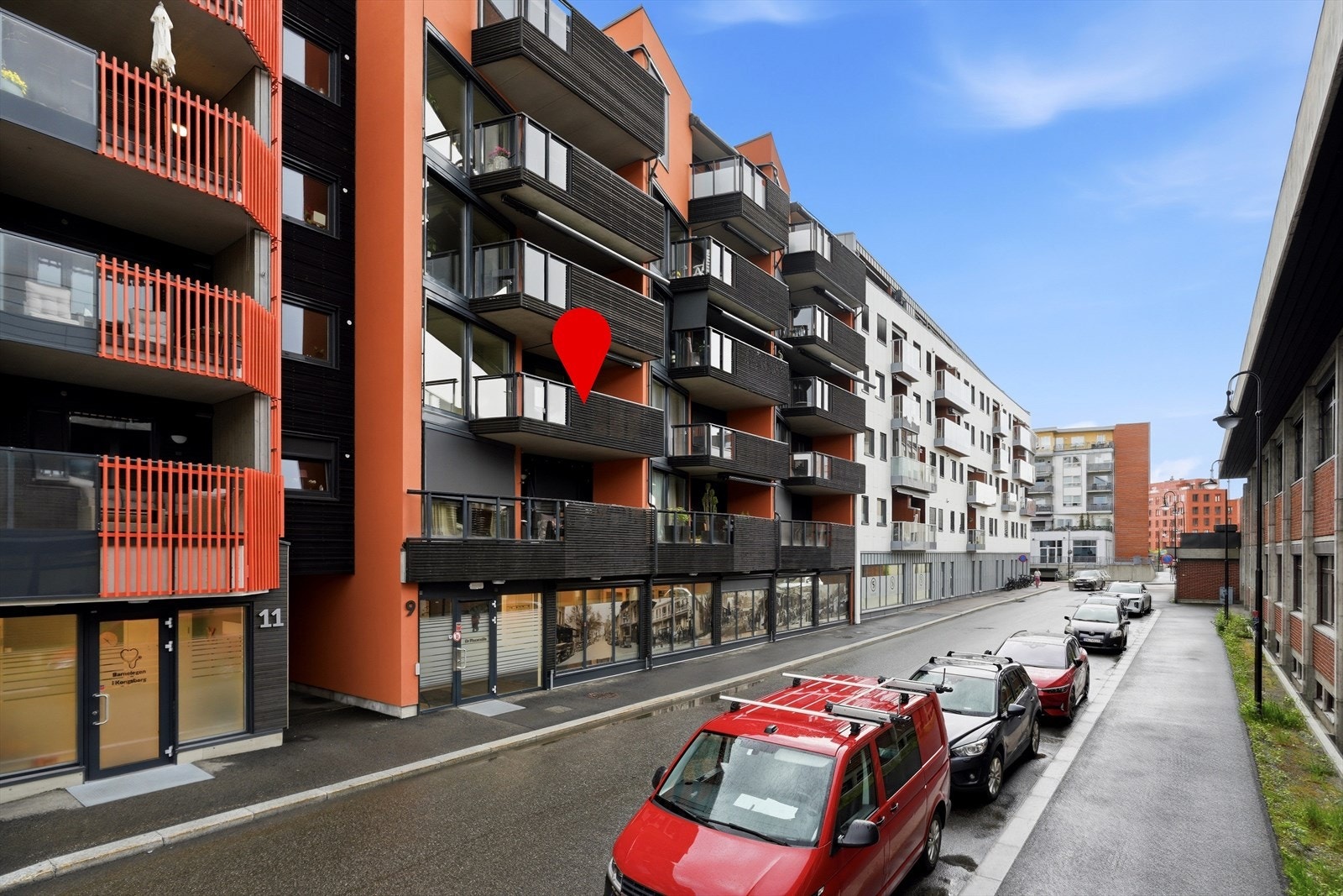 Leiligheten ligger vestvendt til i byggets 3. etasje. Her får man god luft rundt seg, og fritt utsyn. Galleribilde