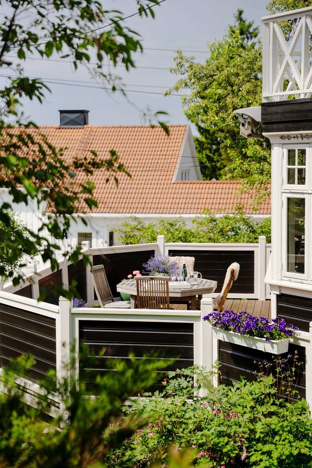 God plass til sittegruppe. Galleribilde