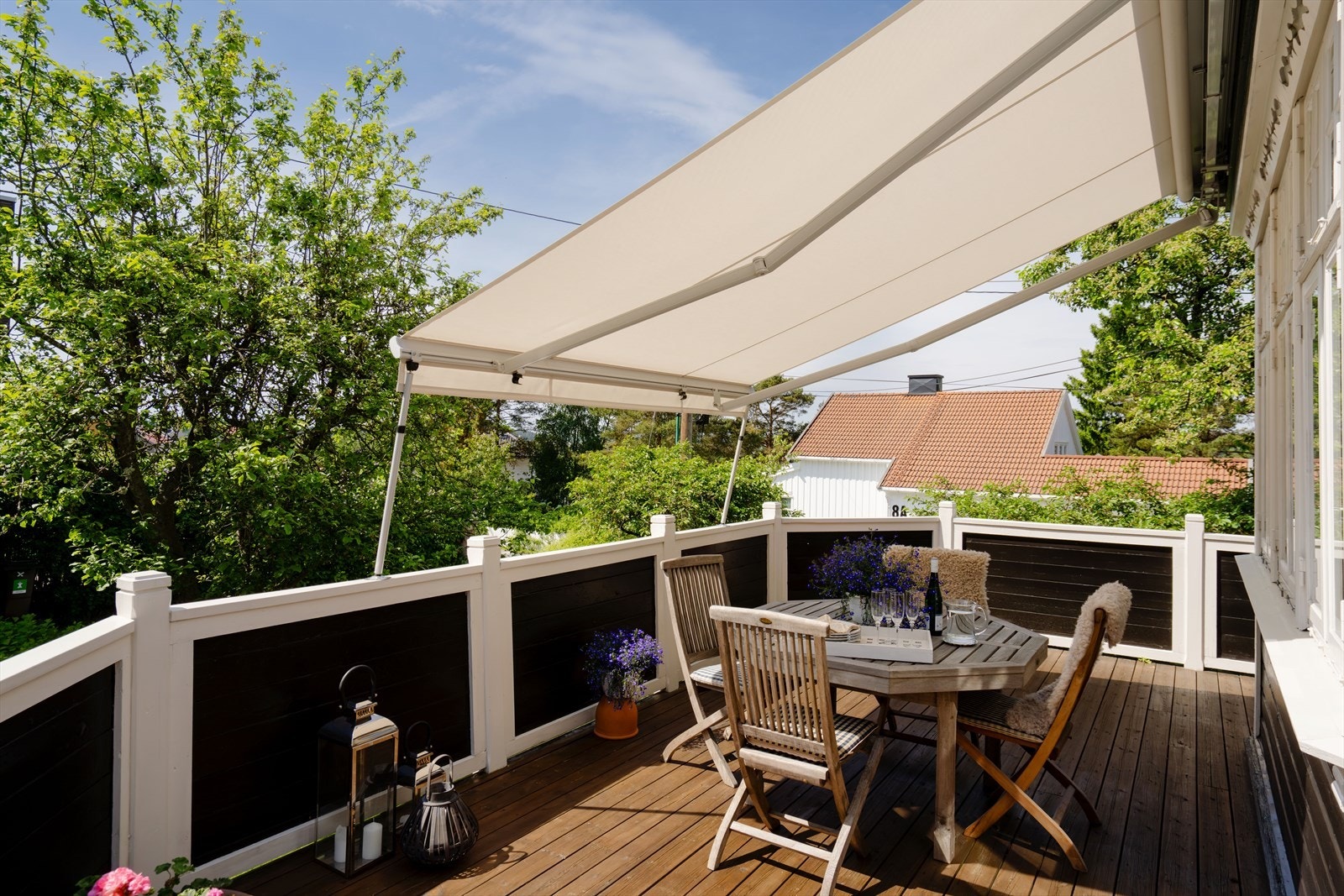 Nye terrassemarkiser gir mulighet for skygge på solfylte dager. Galleribilde