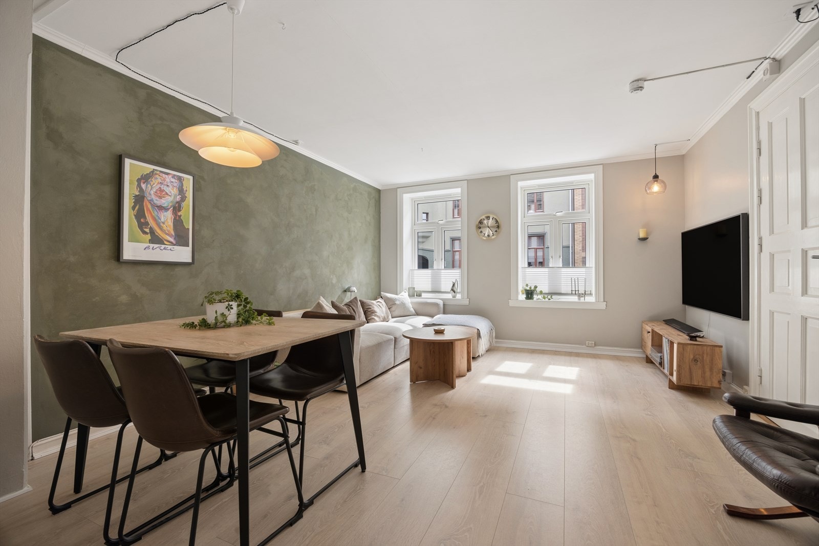 En urban og innbydende 2-roms leilighet på attraktive Møllenberg, usjenert beliggende i en lite trafikkert blindvei. Galleribilde