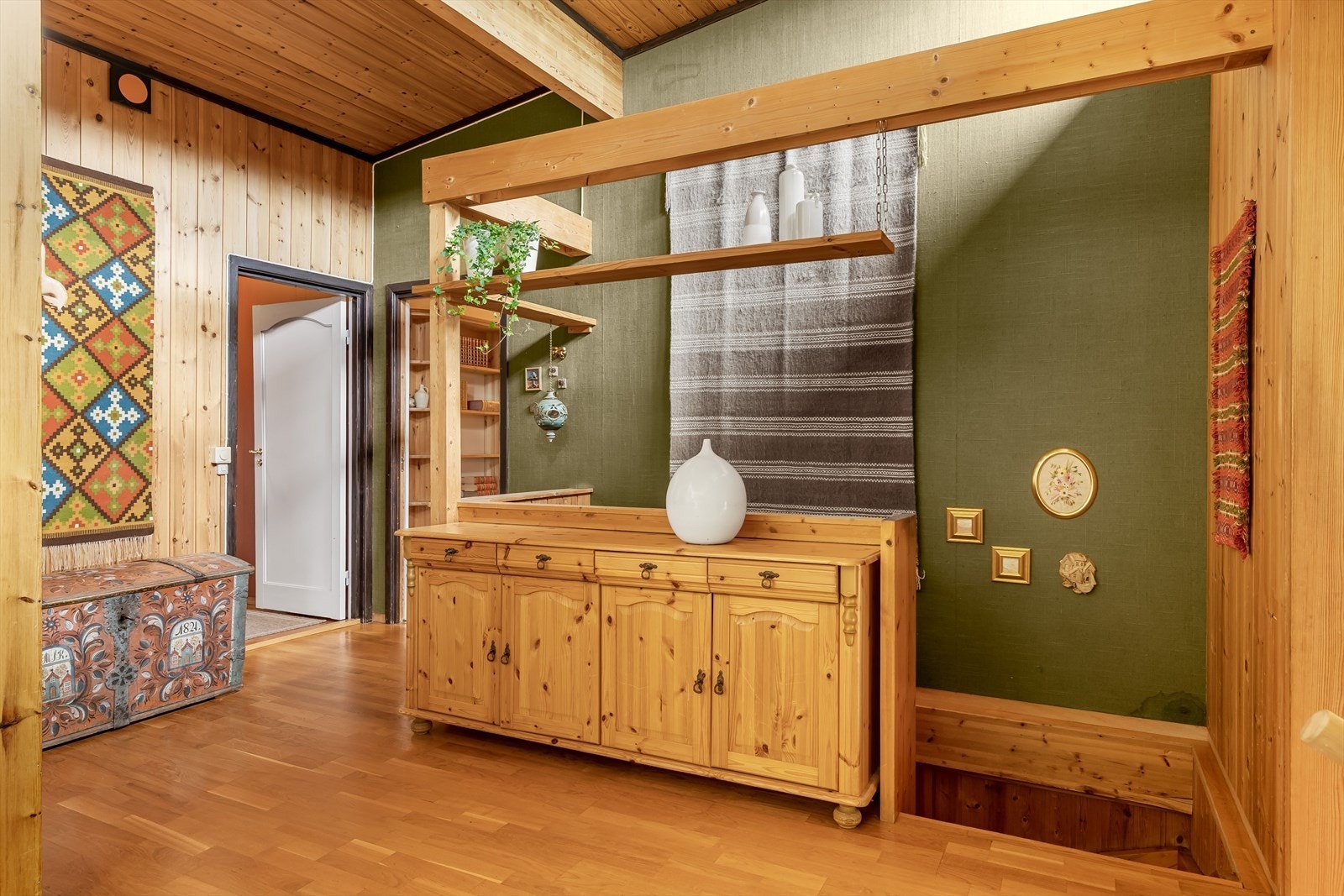 God takhøyde og stilige, arkitekttegnede løsninger. Galleribilde
