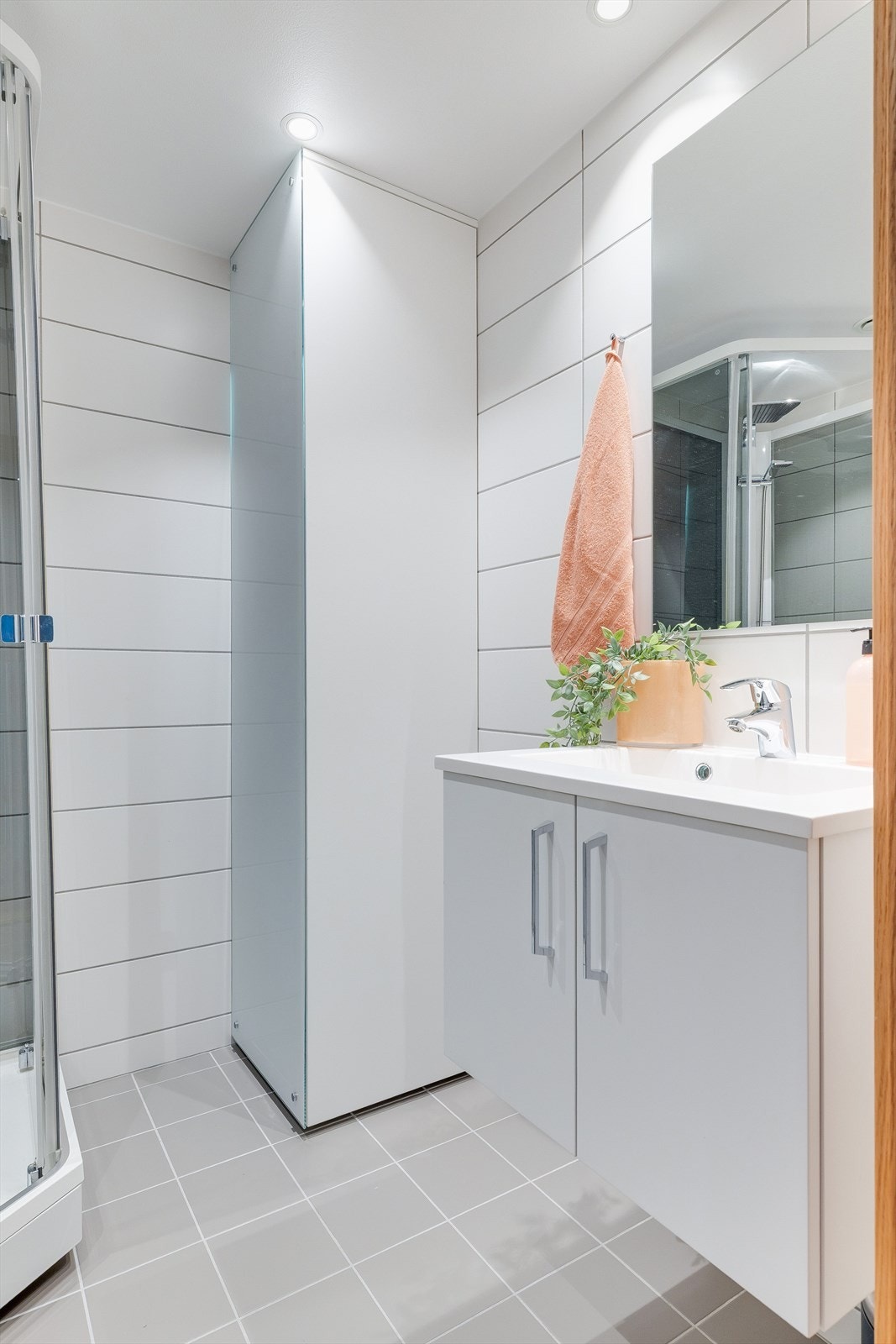 Også dette badet har flislagt gulv med gulvvarme. Galleribilde
