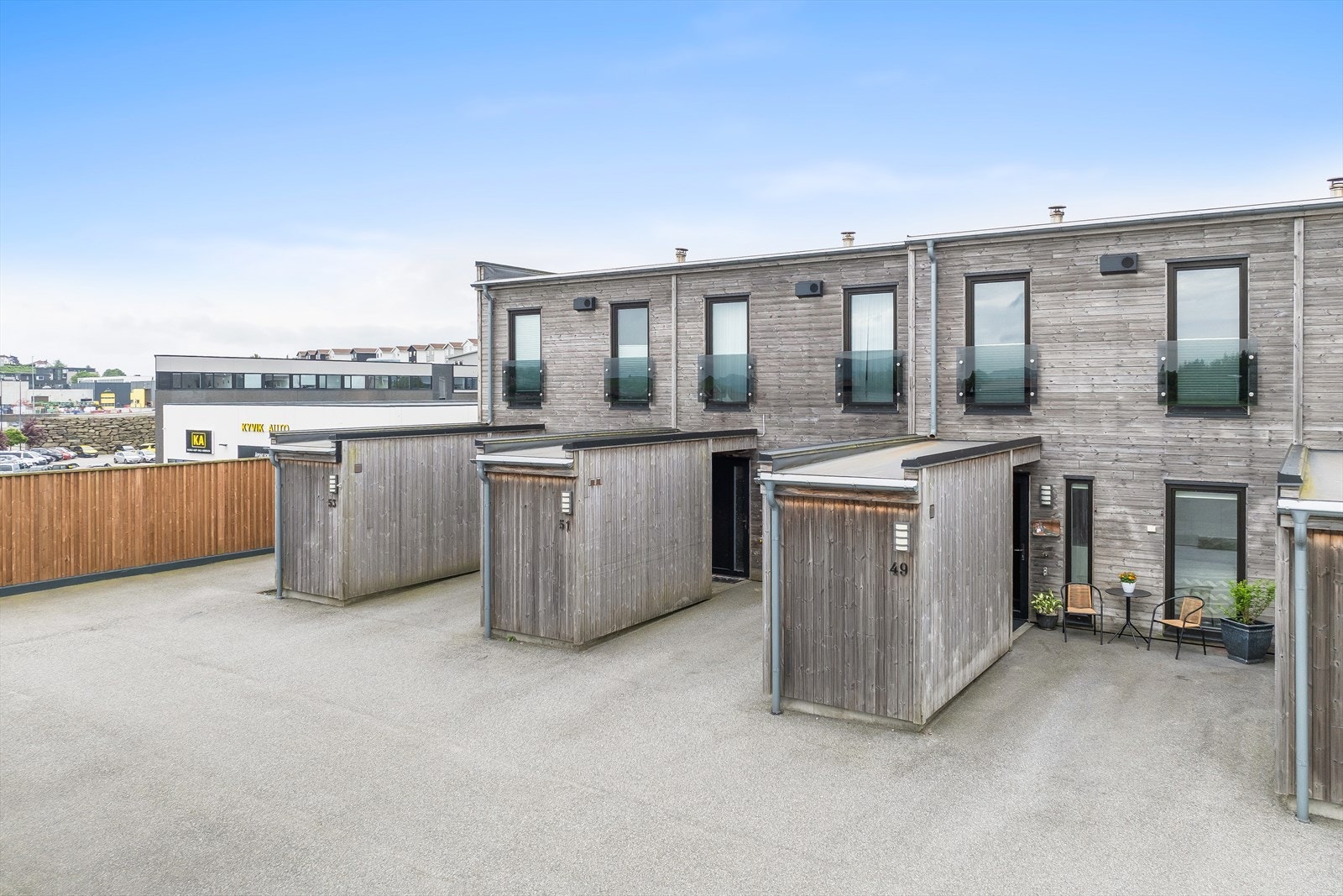 Rekkehuset ligger i et etablert og populært boligområde. Galleribilde