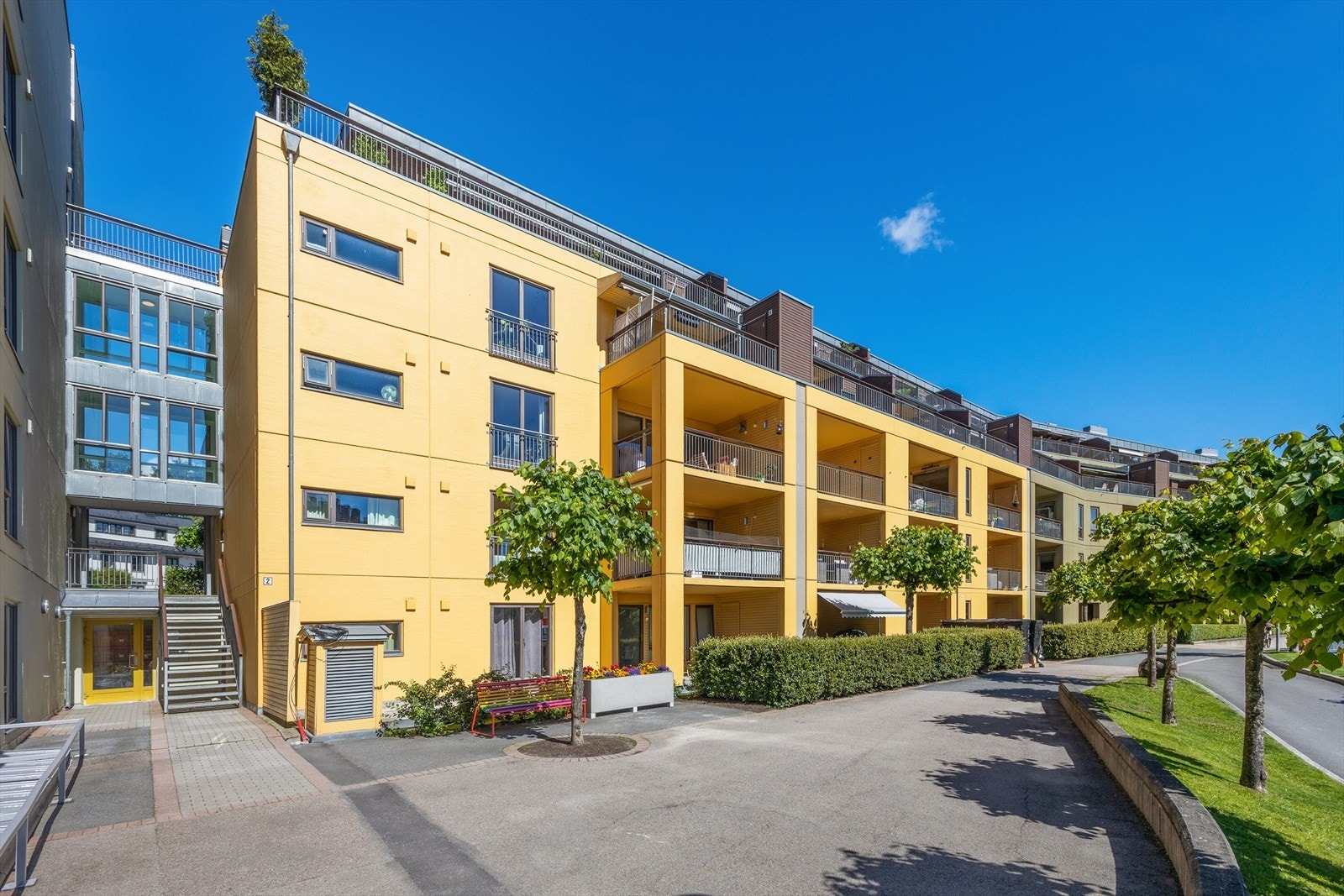 Velkommen til populære Badebakken. Et veletablert og trygt sameie bestående av 259 boliger, som sikrer gode og stabile boforhold. Galleribilde