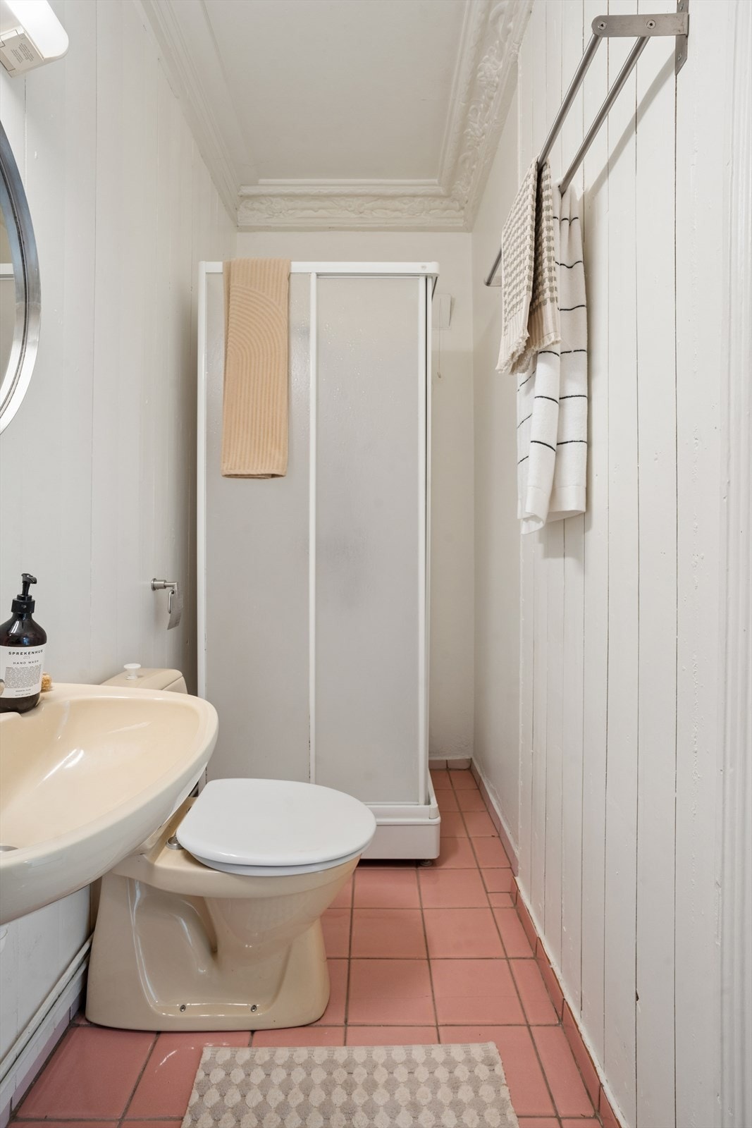 Baderom med dusjkabinett Galleribilde