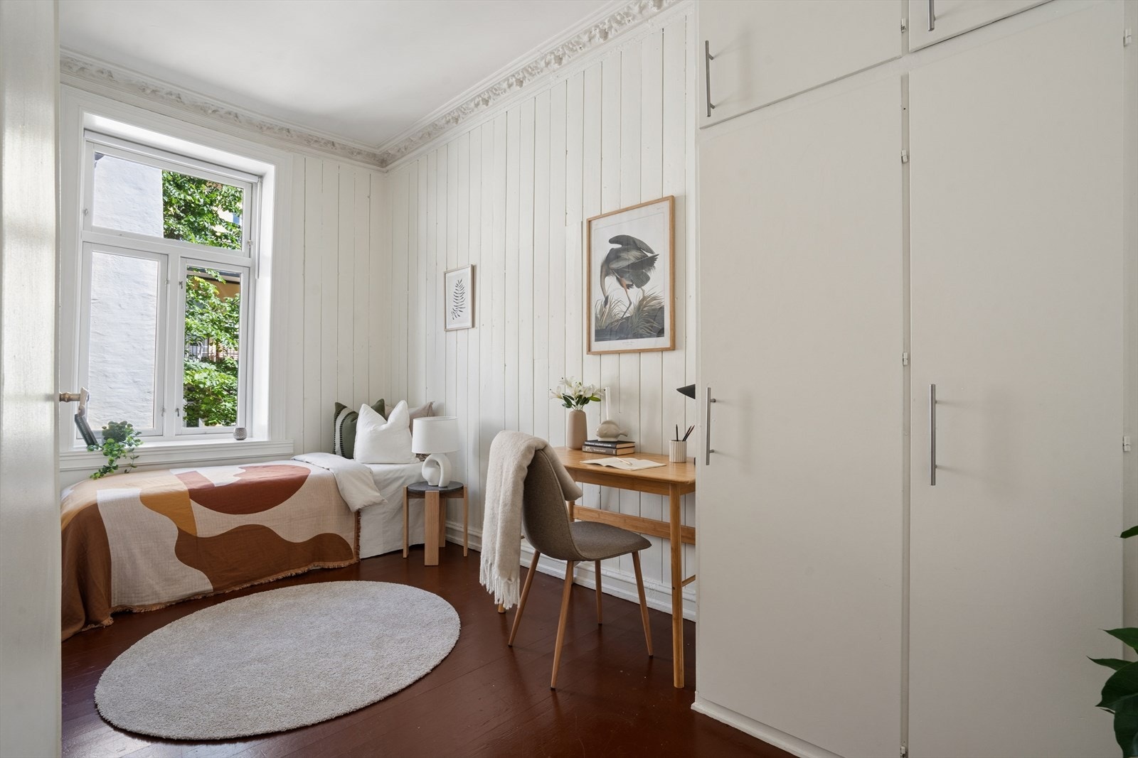 Soverom med garderobeskap Galleribilde