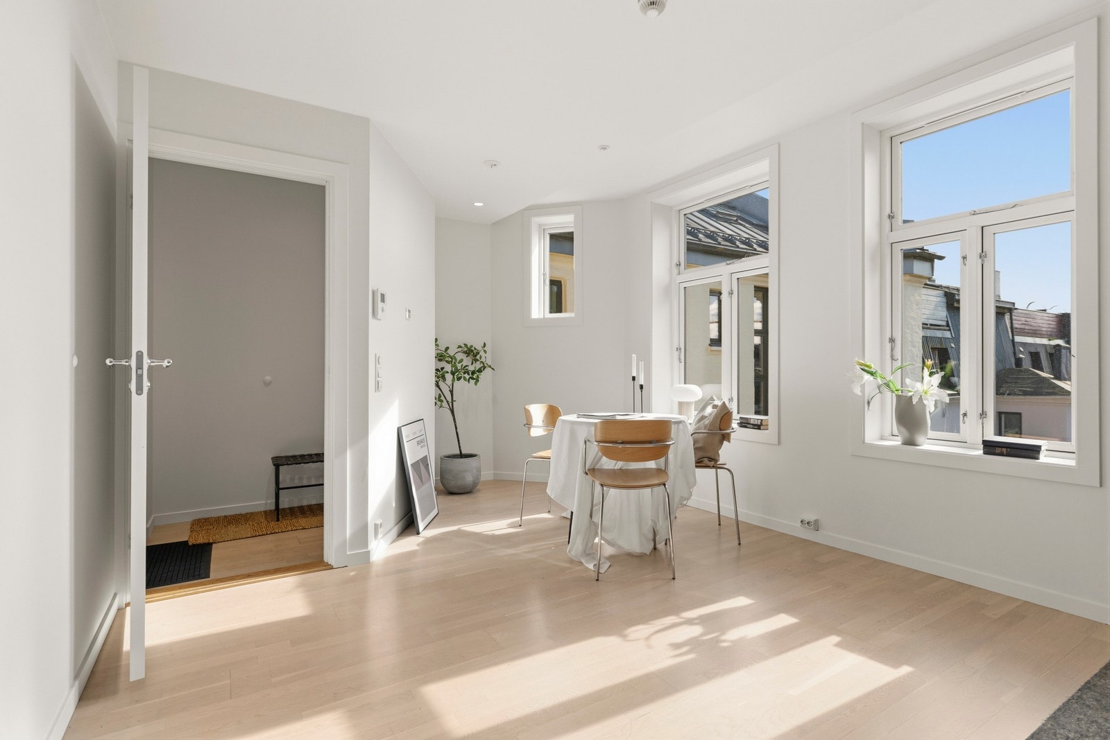 Dette er en fin, gjennomgående 3-roms selveierleilighet med sentral beliggenhet på Frogner. Galleribilde