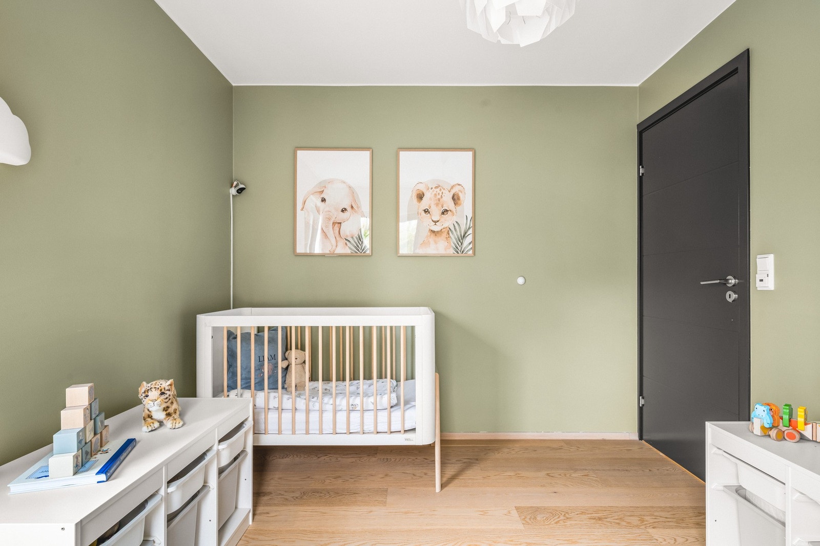 En lun farge på veggen gir et luftig preg Galleribilde