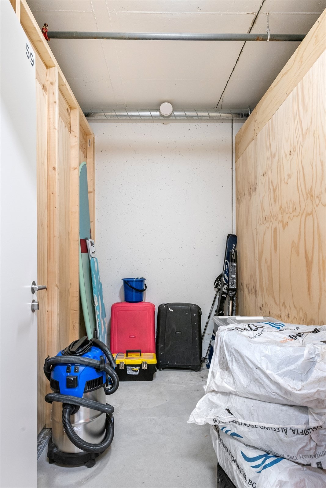 Bod i garasjekjeller Galleribilde