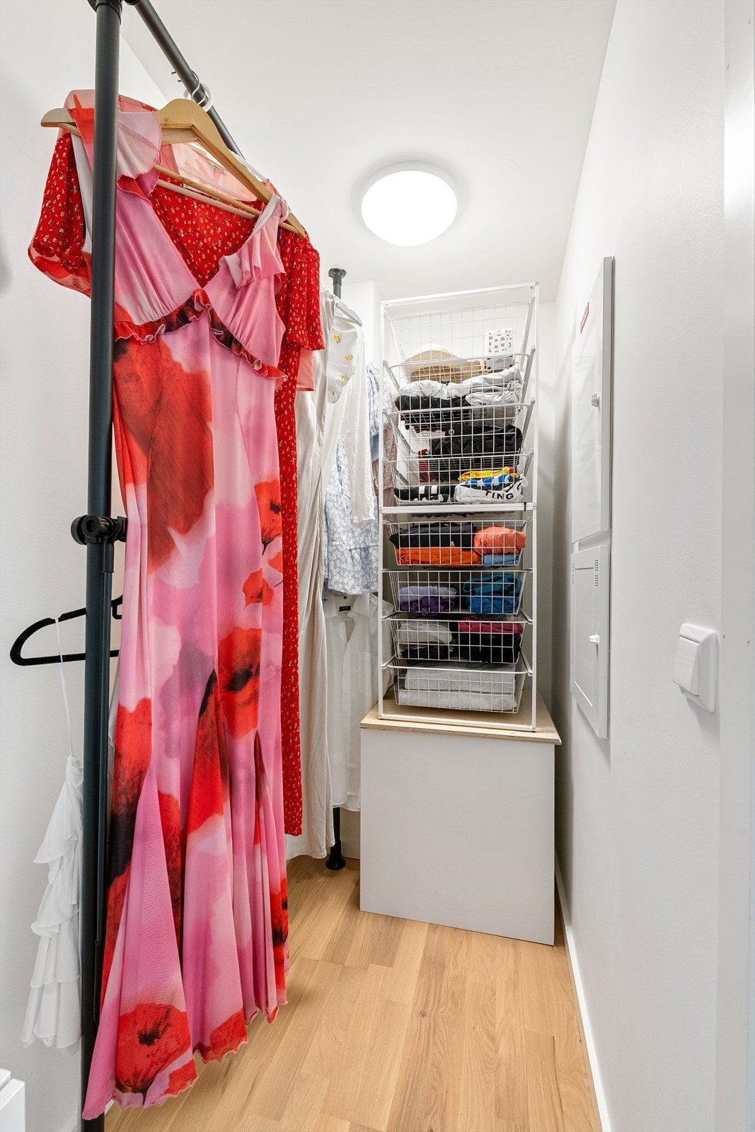 Innvendig bod i leiligheten med adkomst fra soverom Galleribilde