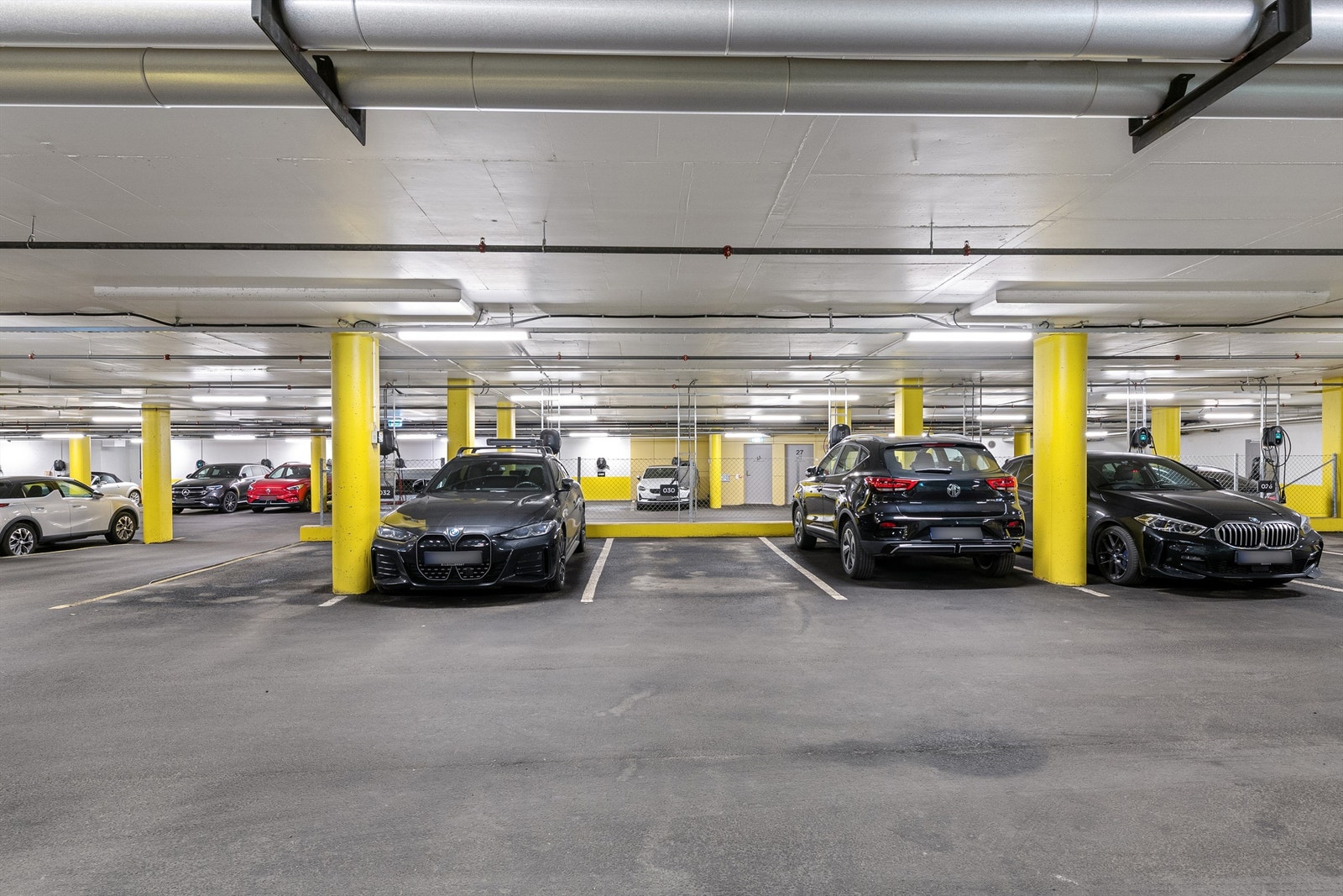 Leiligheten disponerer parkeringsplass nr. 30 i felles garasjeanlegg i underetasjen Galleribilde