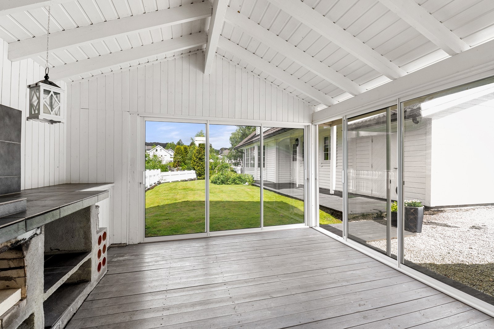 Praktisk utestue i tilknytning til hagen. Galleribilde
