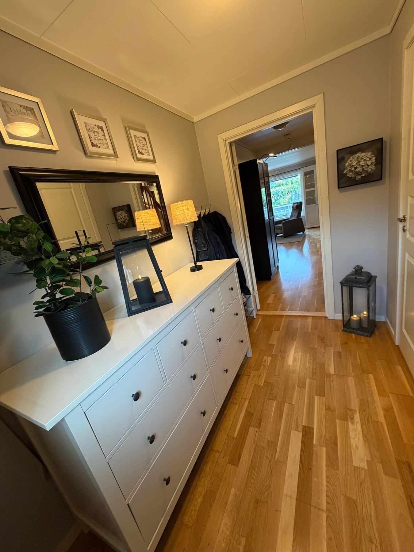 Gang. Selgers egen bilder. Galleribilde