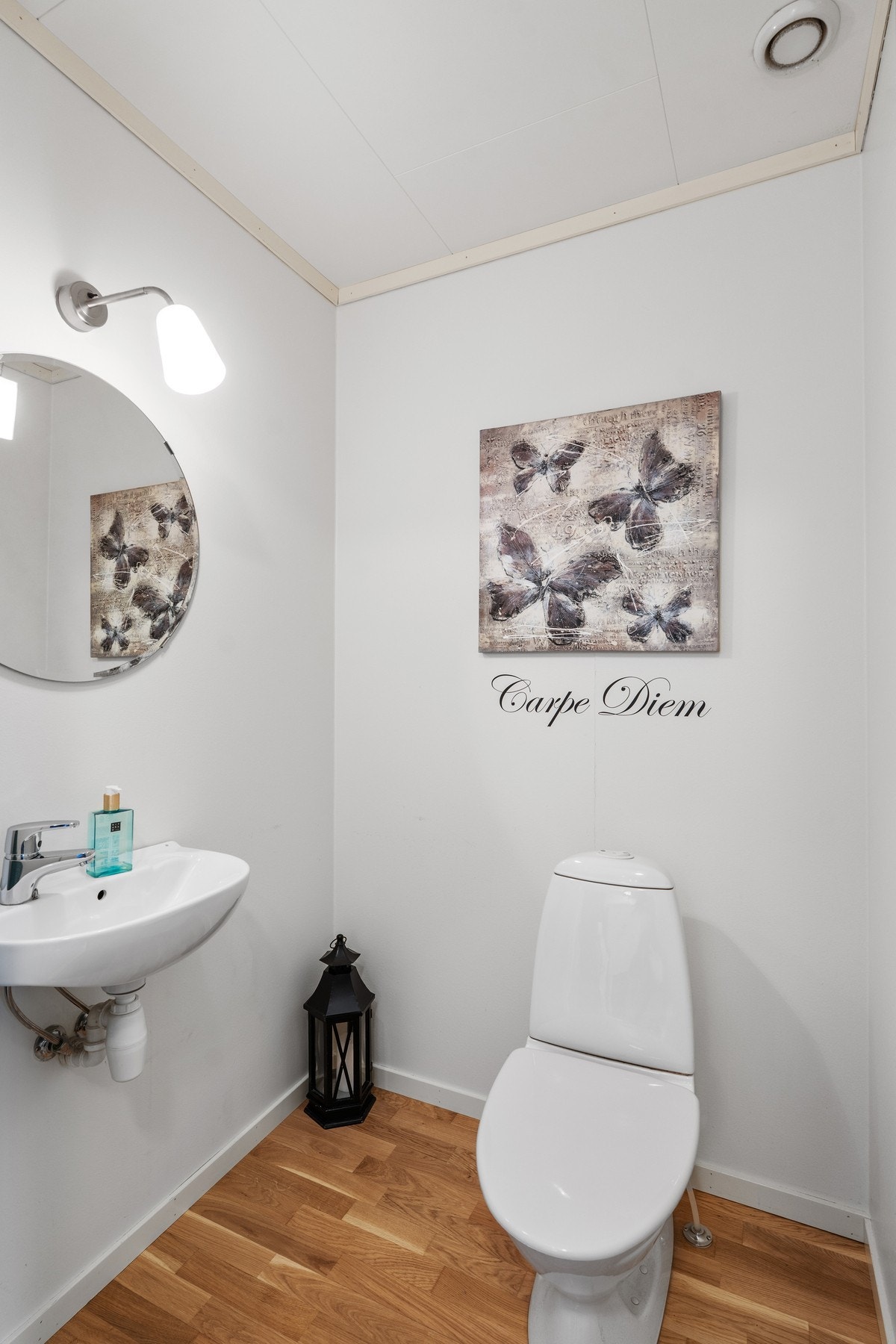 Wc-rom i hovedetasje. Veldig praktisk slik at gjestene slipper å gå opp eller ned. Galleribilde