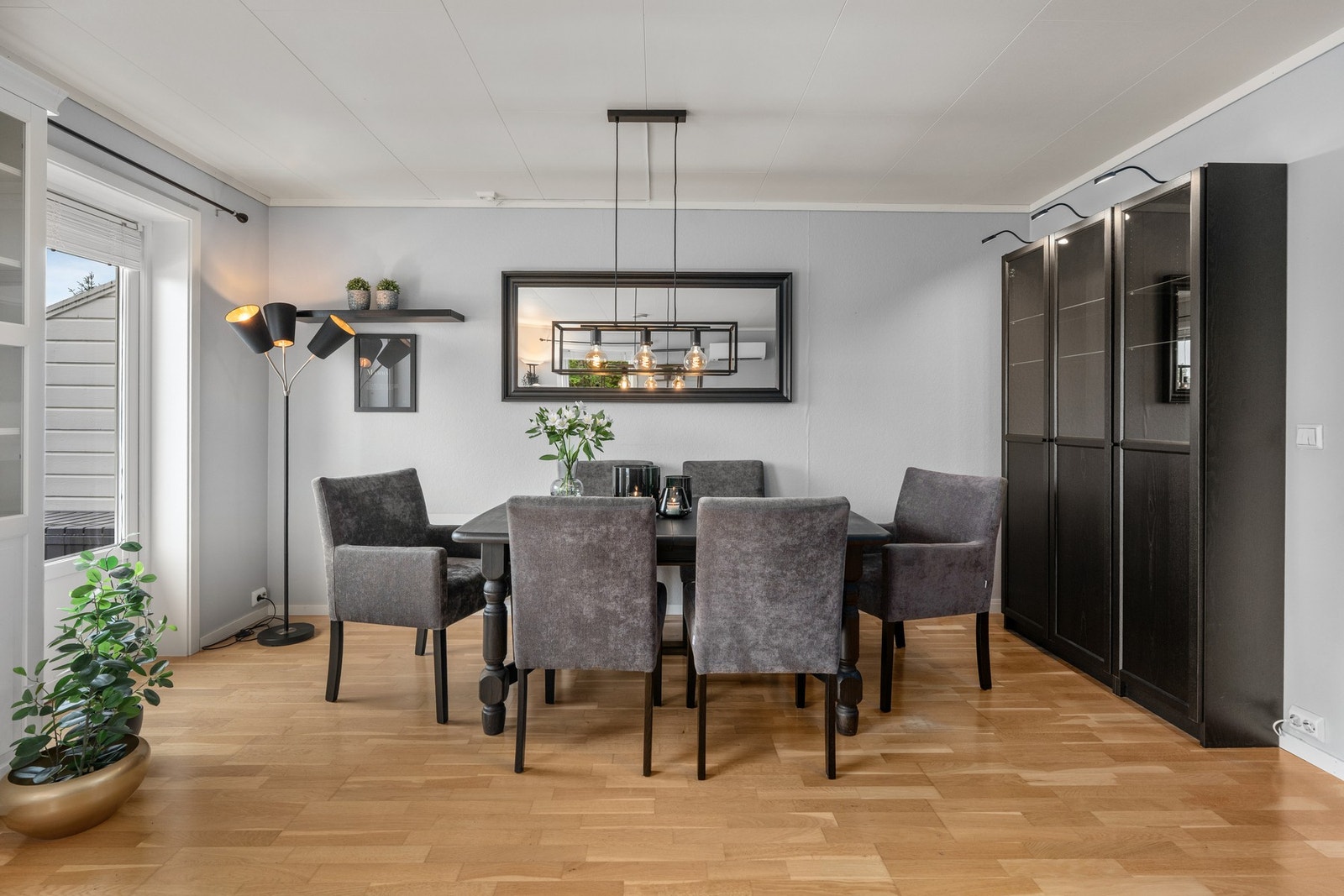 Her er det godt med plass til en stor spisegruppe som kan samle hele familien. Galleribilde